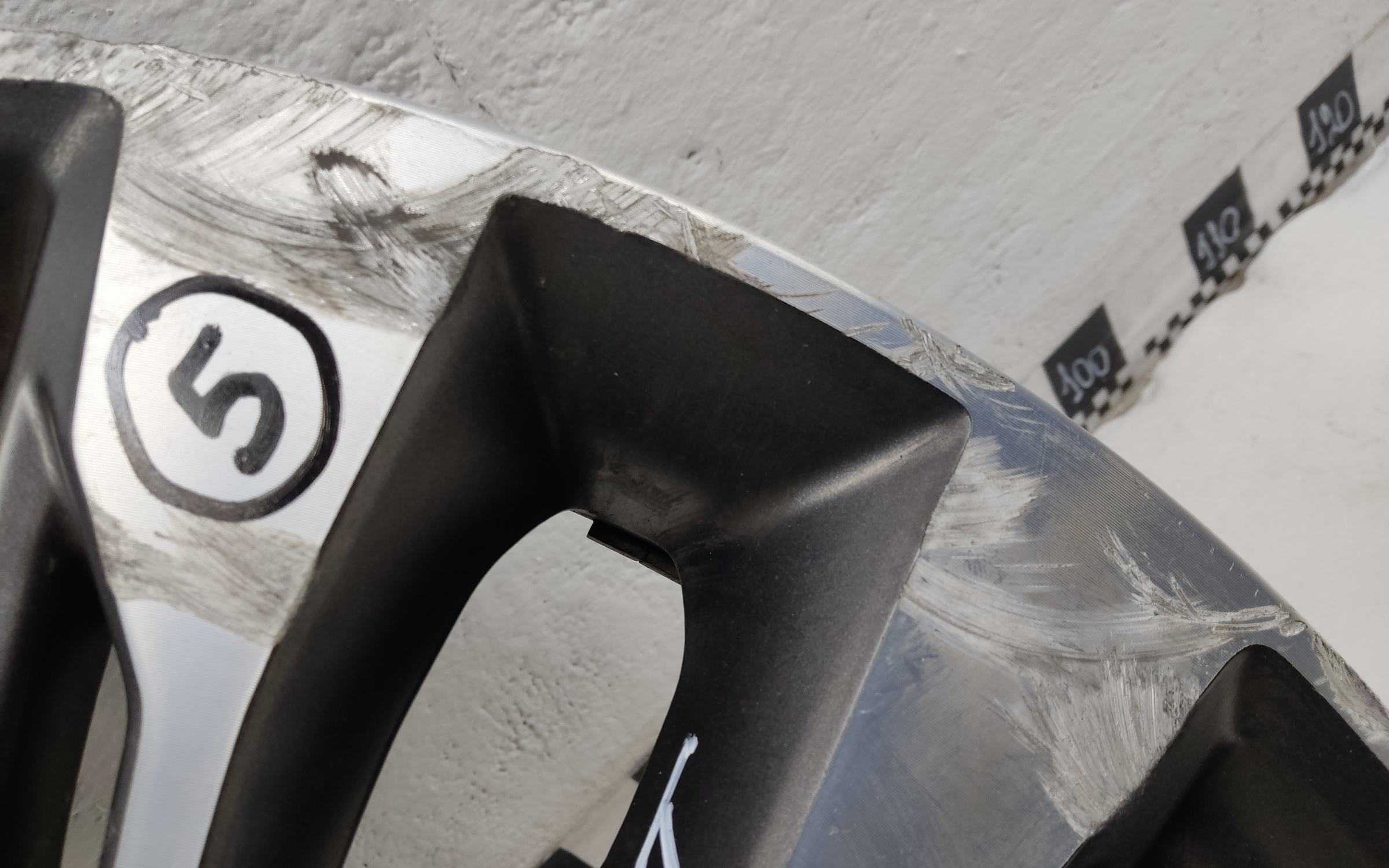 Диск колеса литой Geely Tugella R20 серый