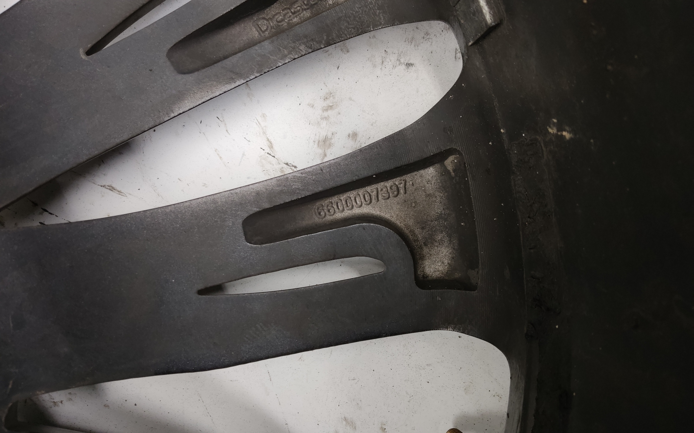 Диск колеса литой Geely Tugella R20 серый