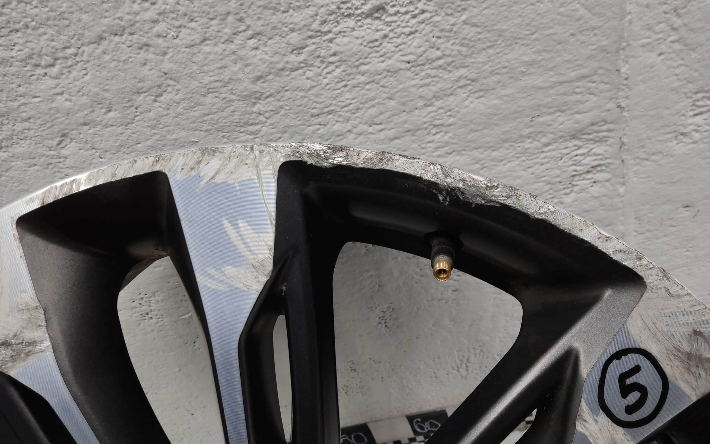 Диск колеса литой Geely Tugella R20 серый