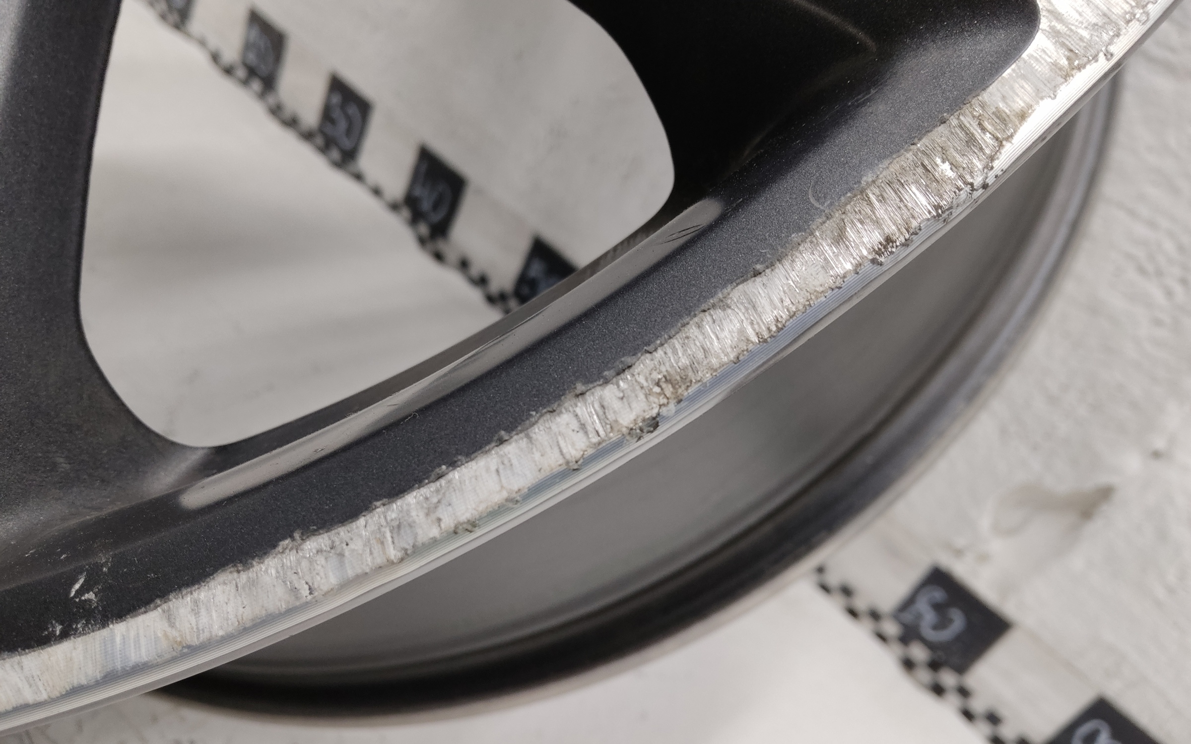 Диск колеса литой Geely Tugella R20 серый