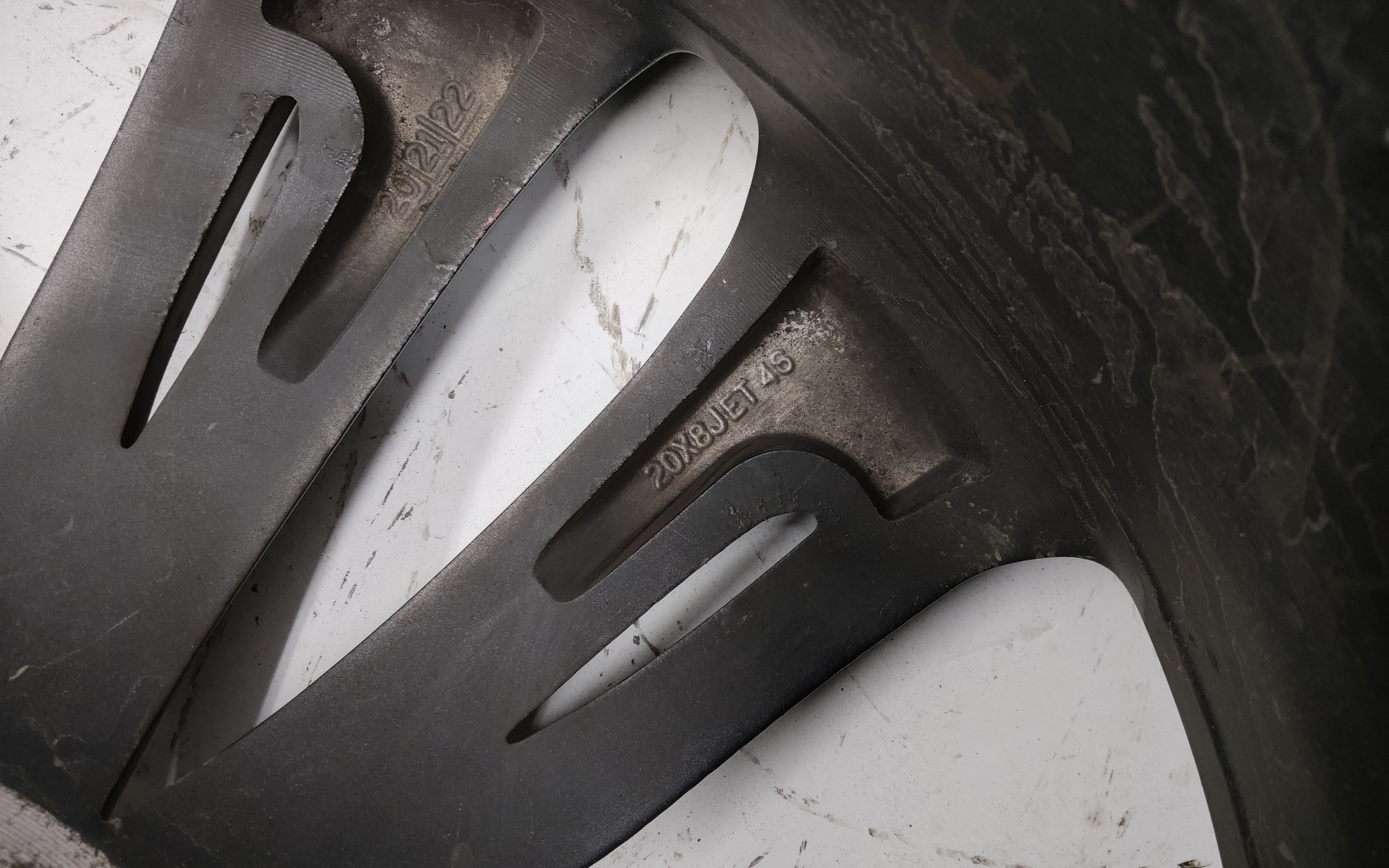 Диск колеса литой Geely Tugella R20 серый