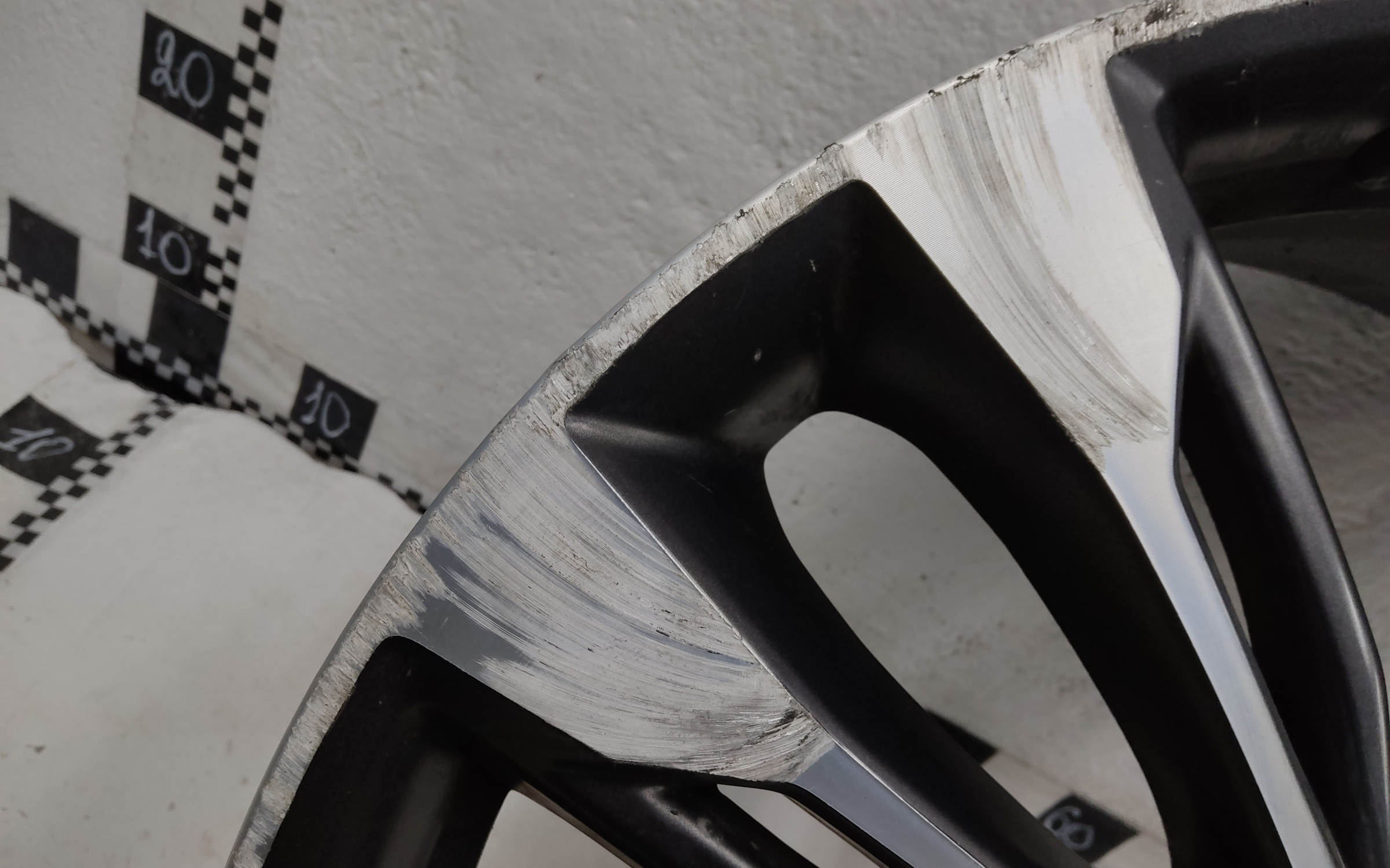 Диск колеса литой Geely Tugella R20 серый