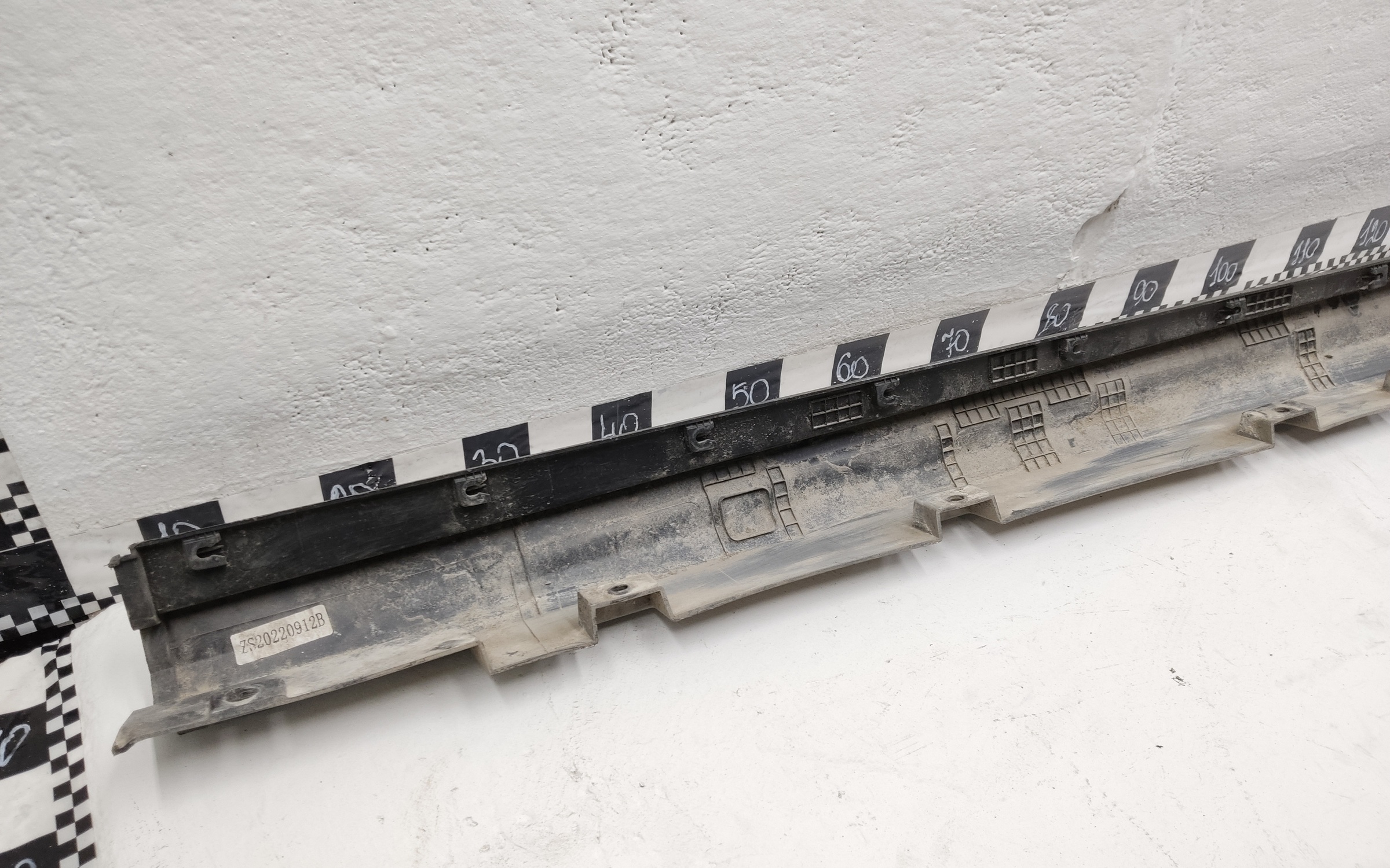 Накладка порога правого Geely Atlas Pro