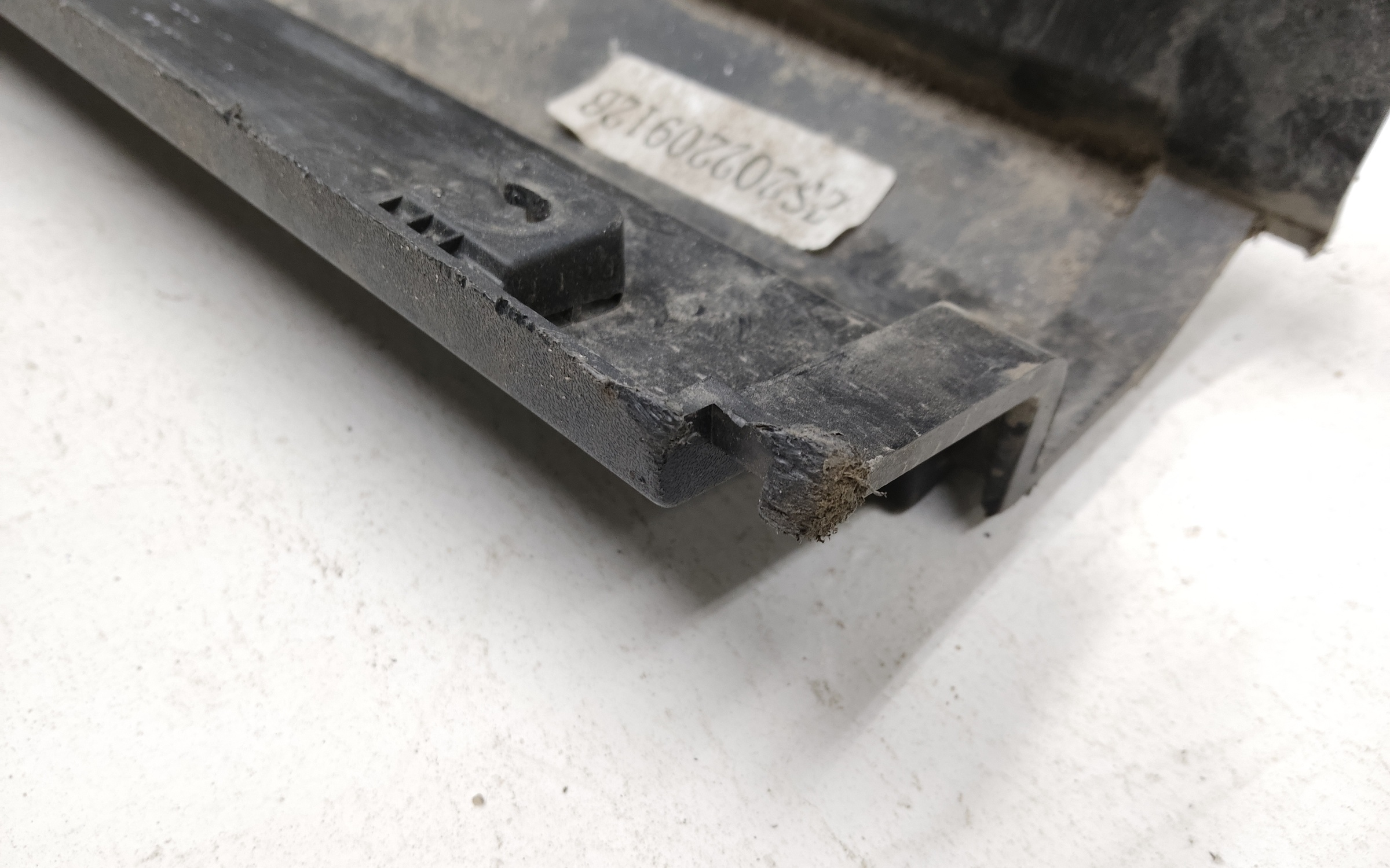 Накладка порога правого Geely Atlas Pro