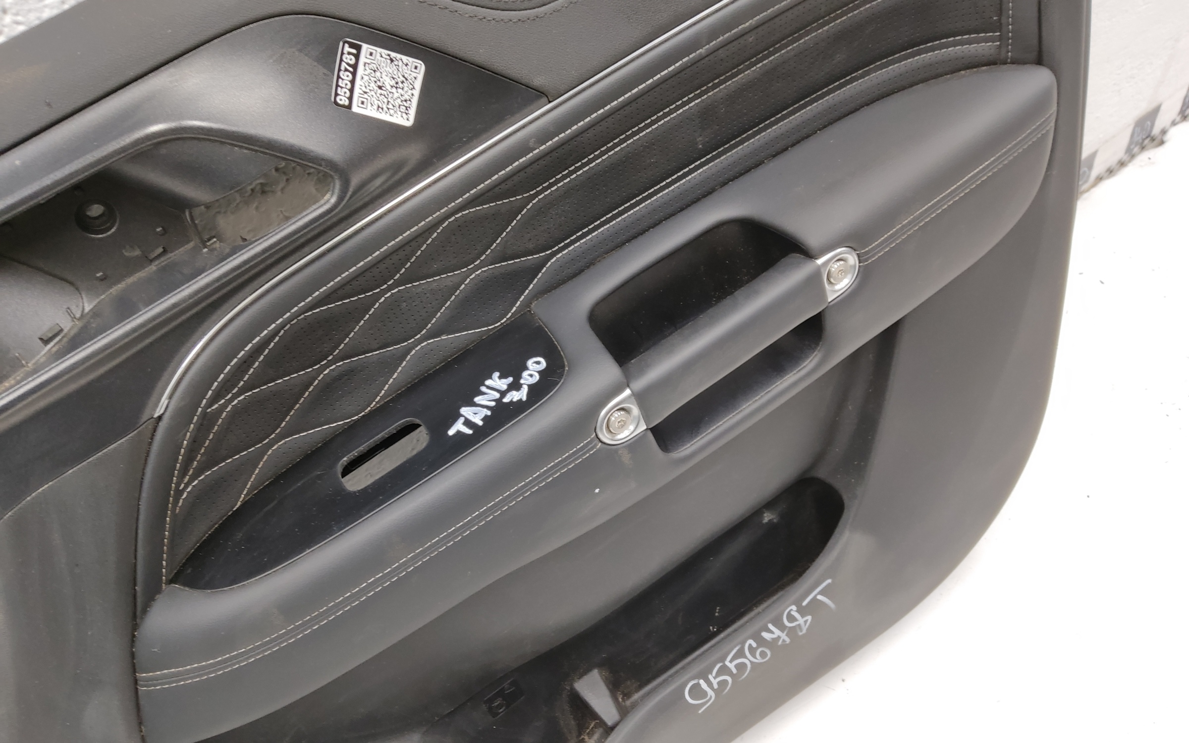 Обшивка двери передней правой Tank 300