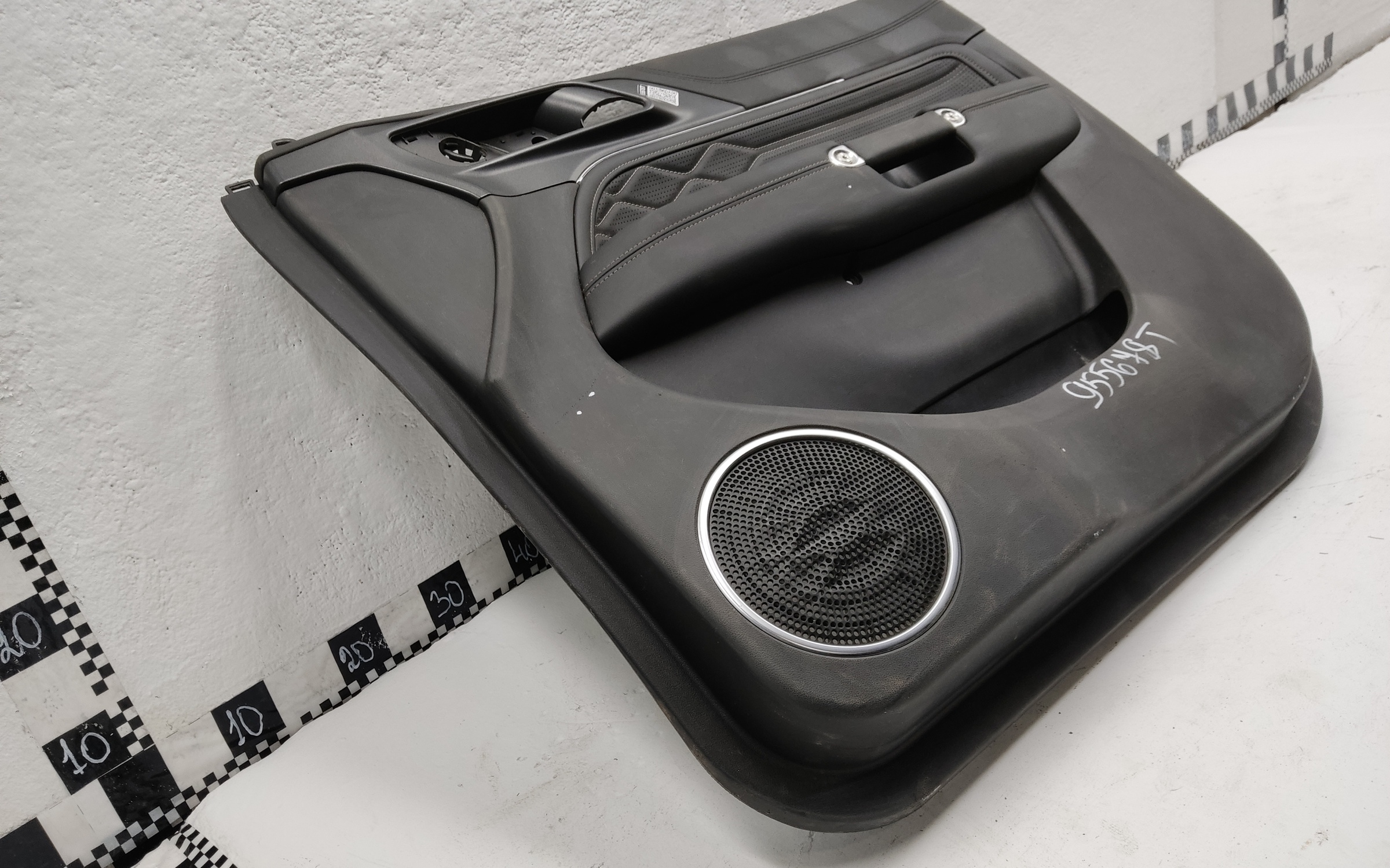 Обшивка двери передней правой Tank 300