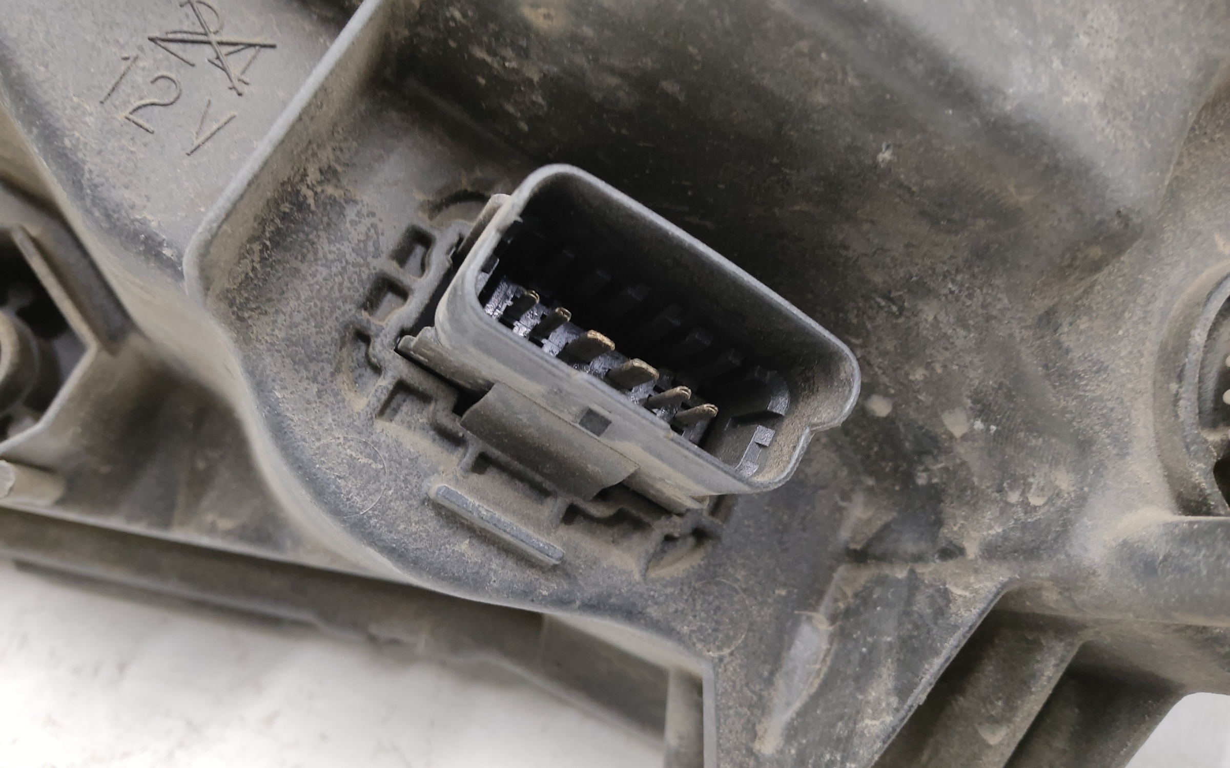 Фара передняя правая Lada XRAY галоген с ДХО