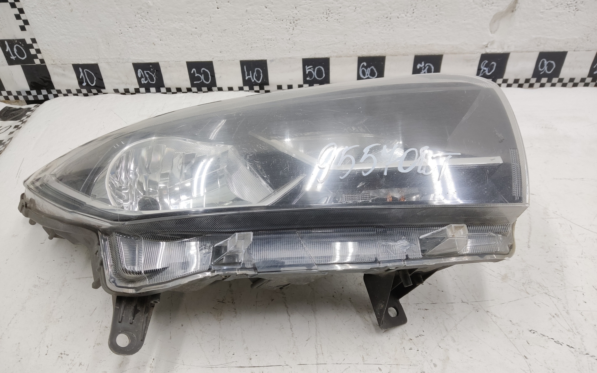 Фара передняя правая Lada XRAY галоген с ДХО