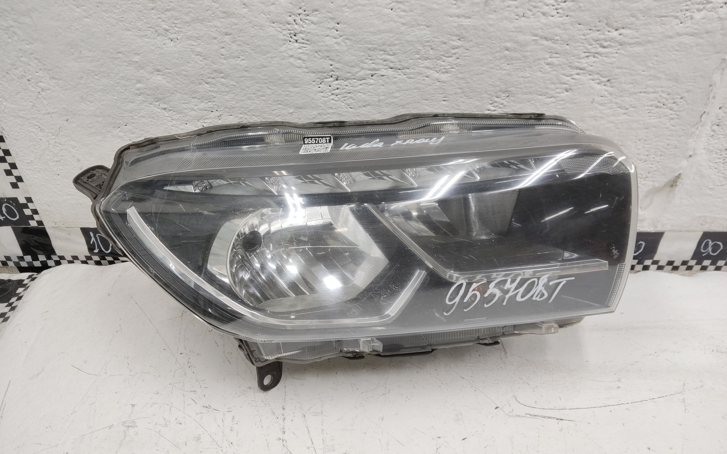 Фара передняя правая Lada XRAY галоген с ДХО