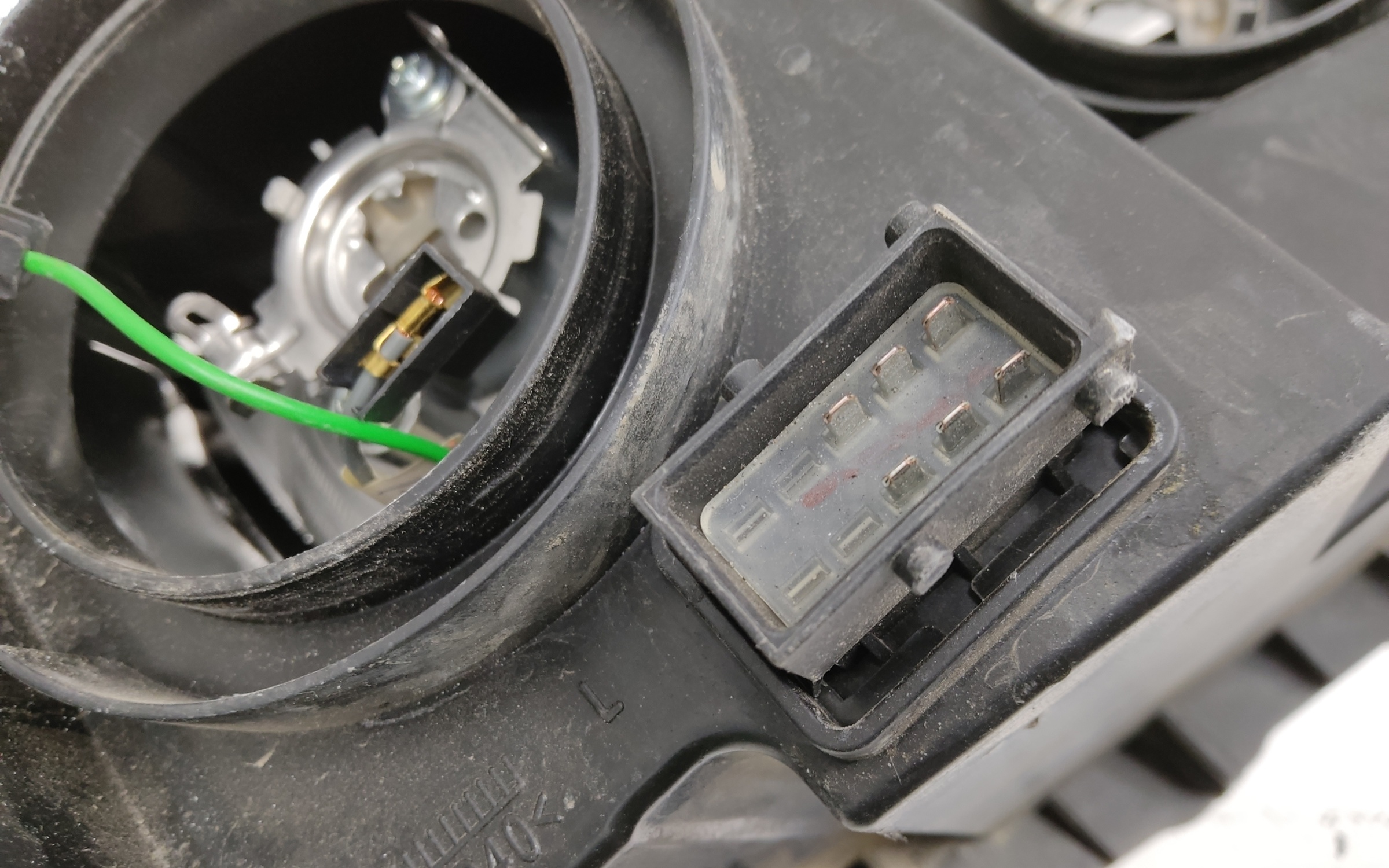 Фара передняя левая Lada Niva Travel галоген