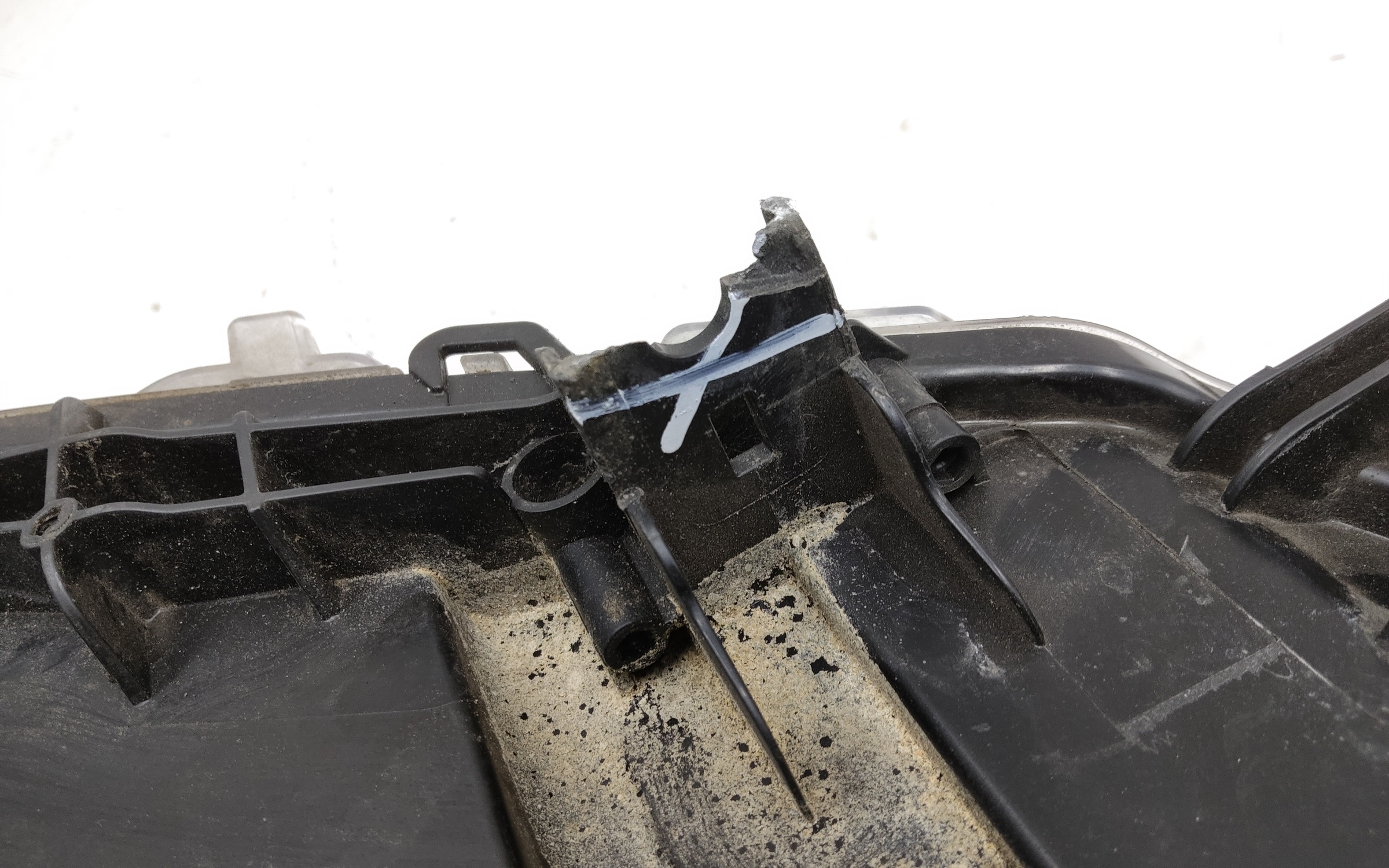 Фара передняя левая Lada Niva Travel галоген