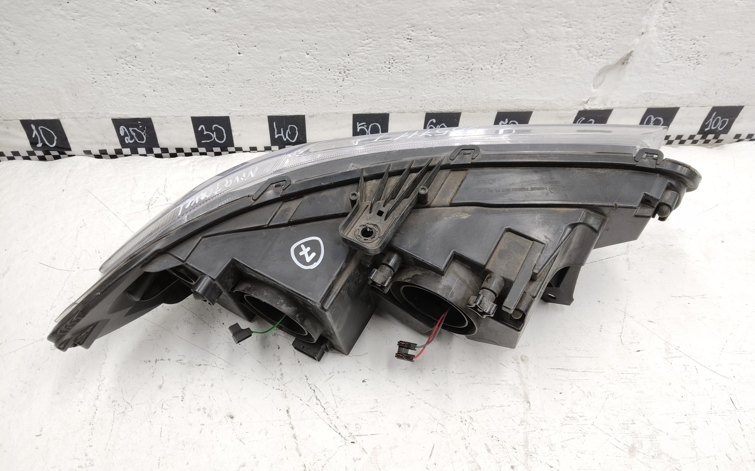 Фара передняя левая Lada Niva Travel галоген