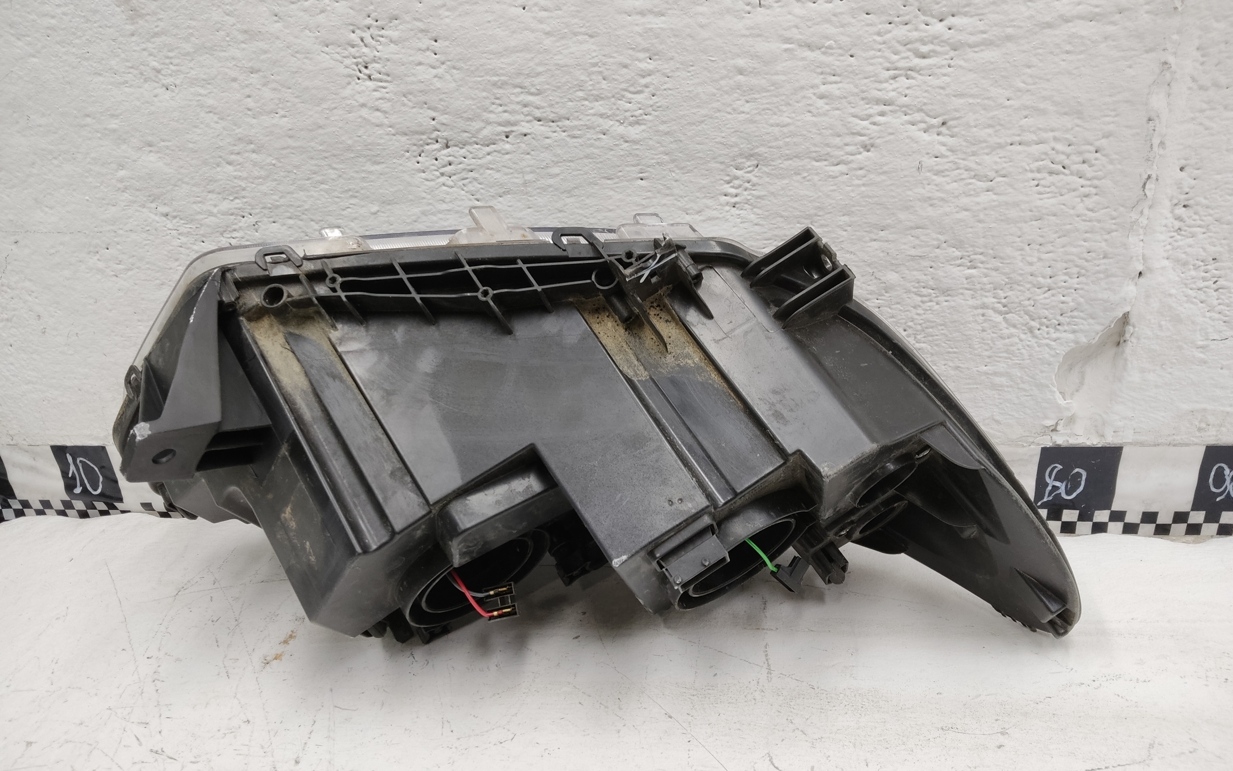 Фара передняя левая Lada Niva Travel галоген