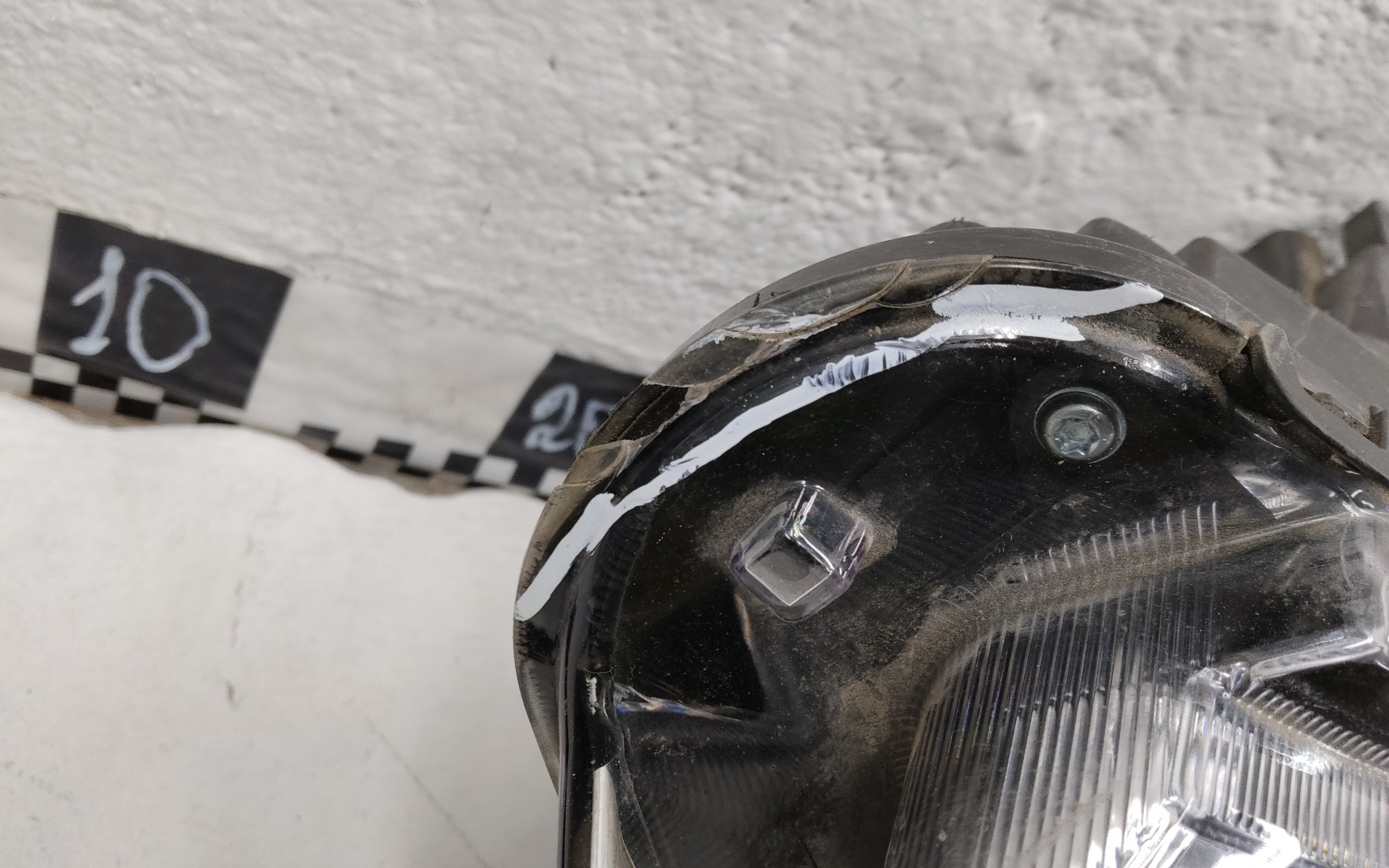 Фара передняя левая Lada Niva Travel галоген