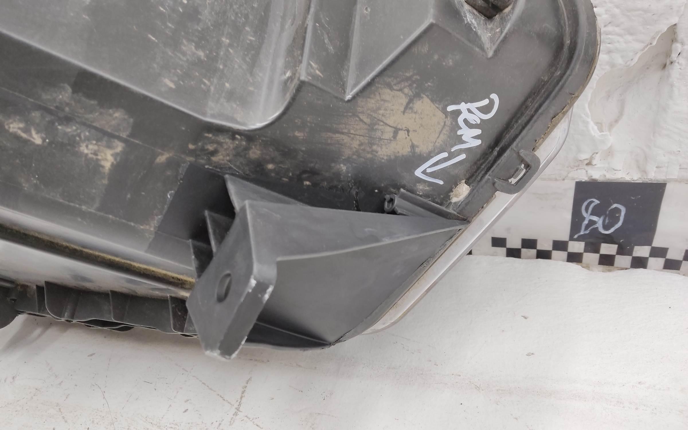 Фара передняя левая Lada Niva Travel галоген