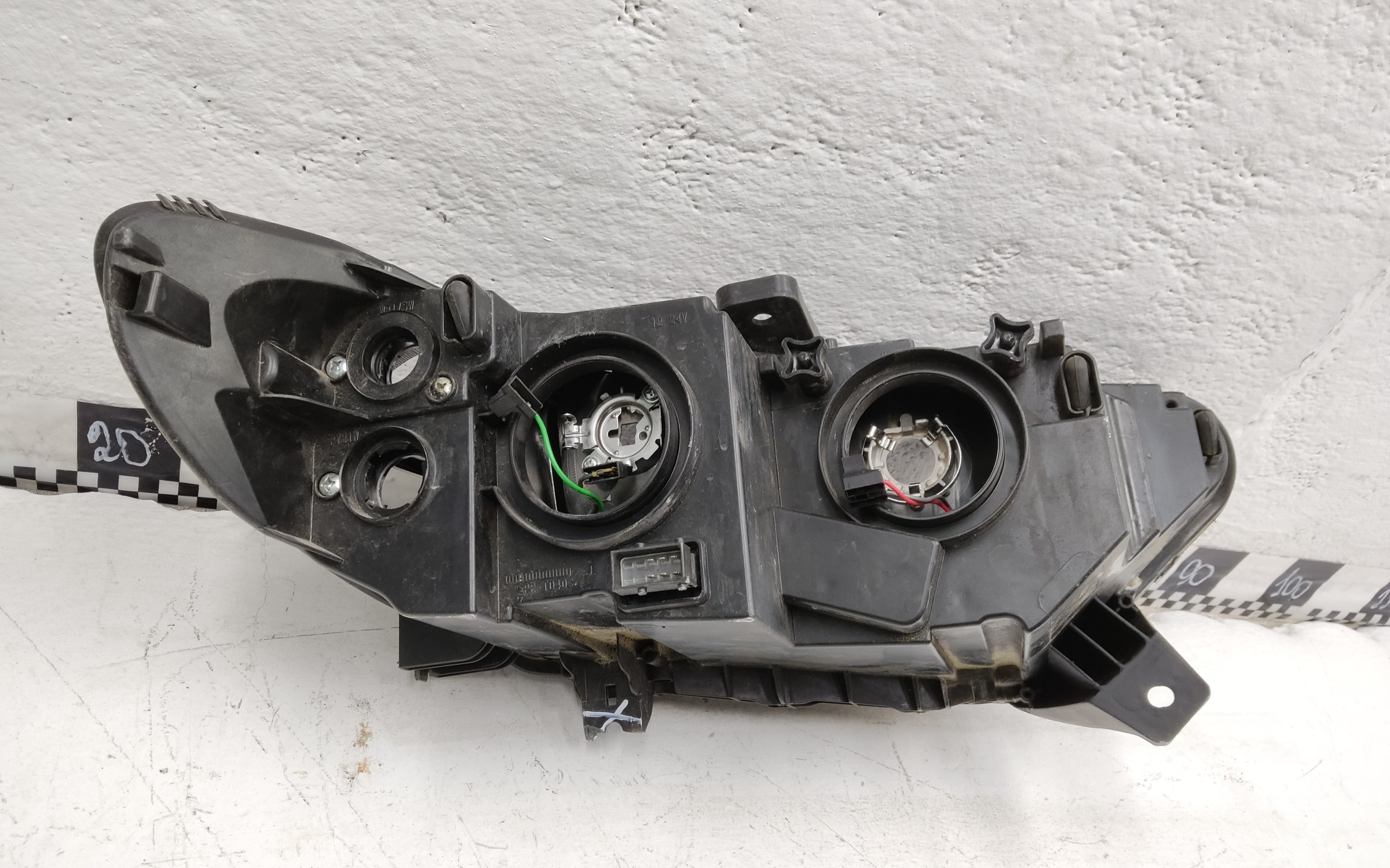 Фара передняя левая Lada Niva Travel галоген