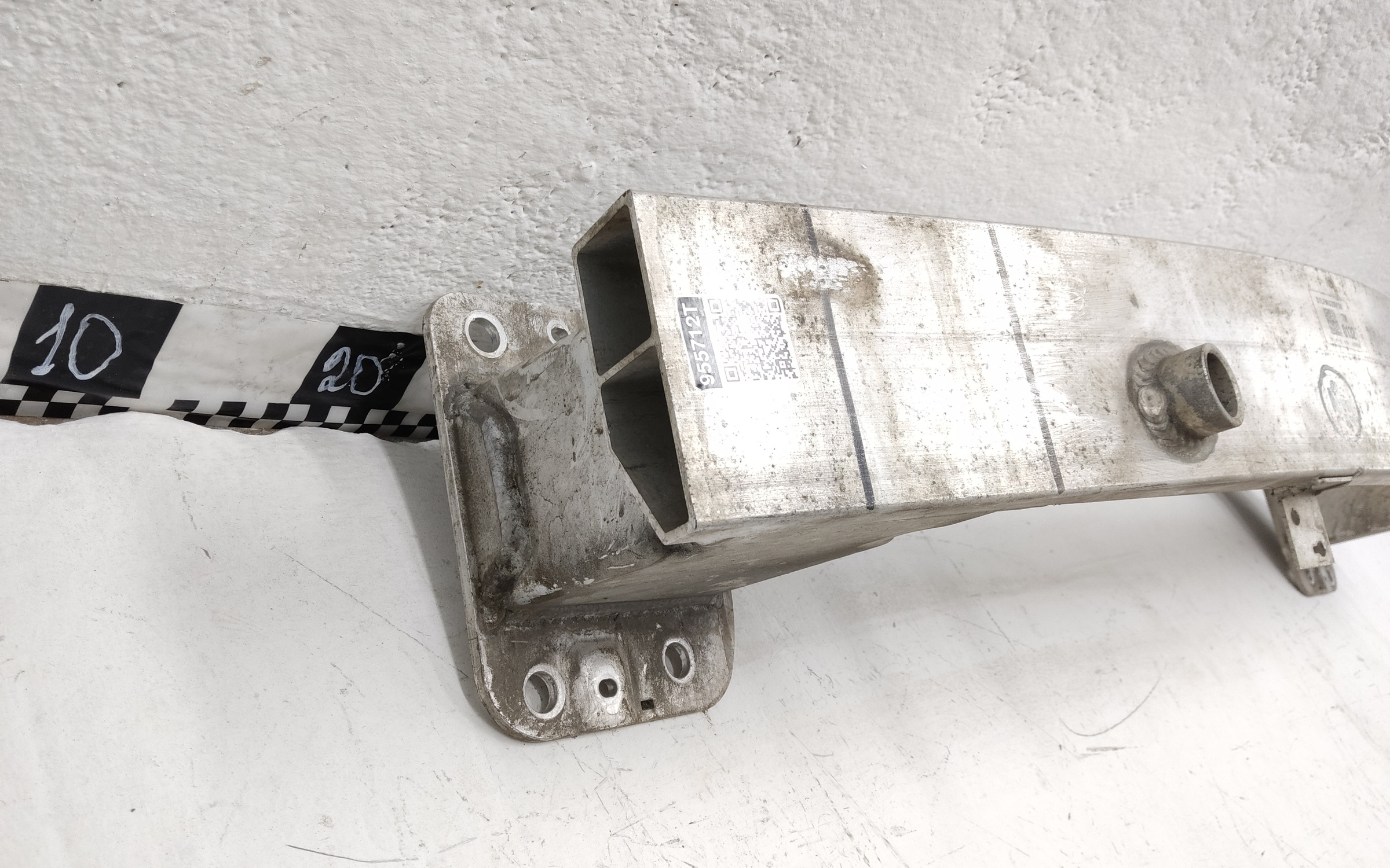 Усилитель переднего бампера Hyundai Santa Fe 4 Restail