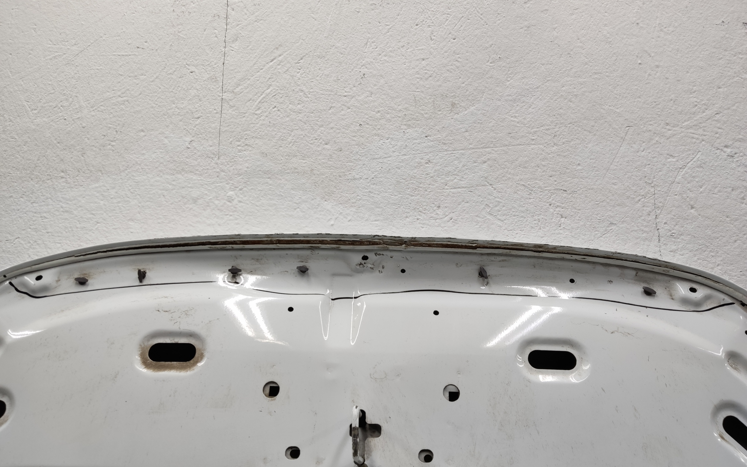 Капот Lada Vesta