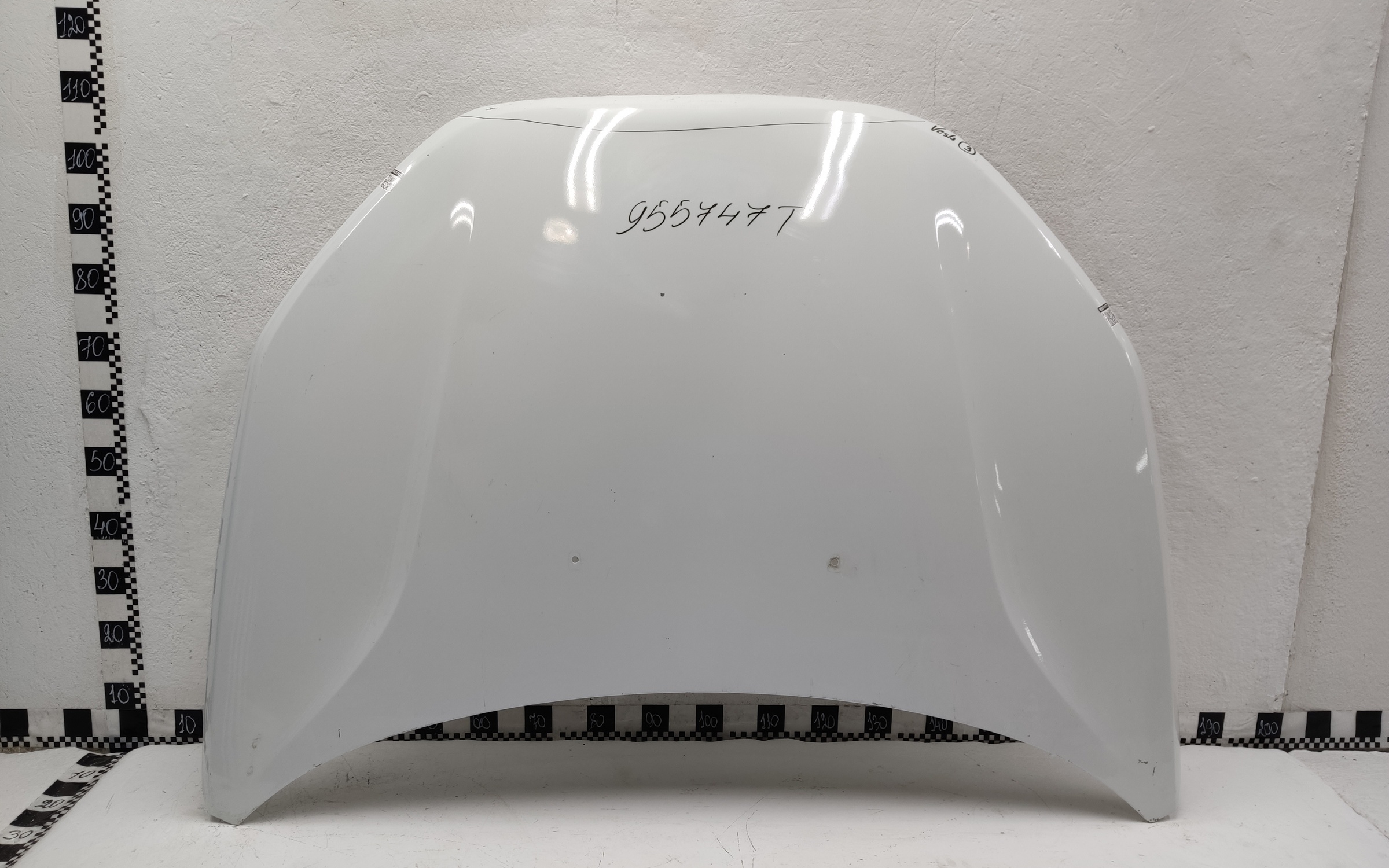 Капот Lada Vesta