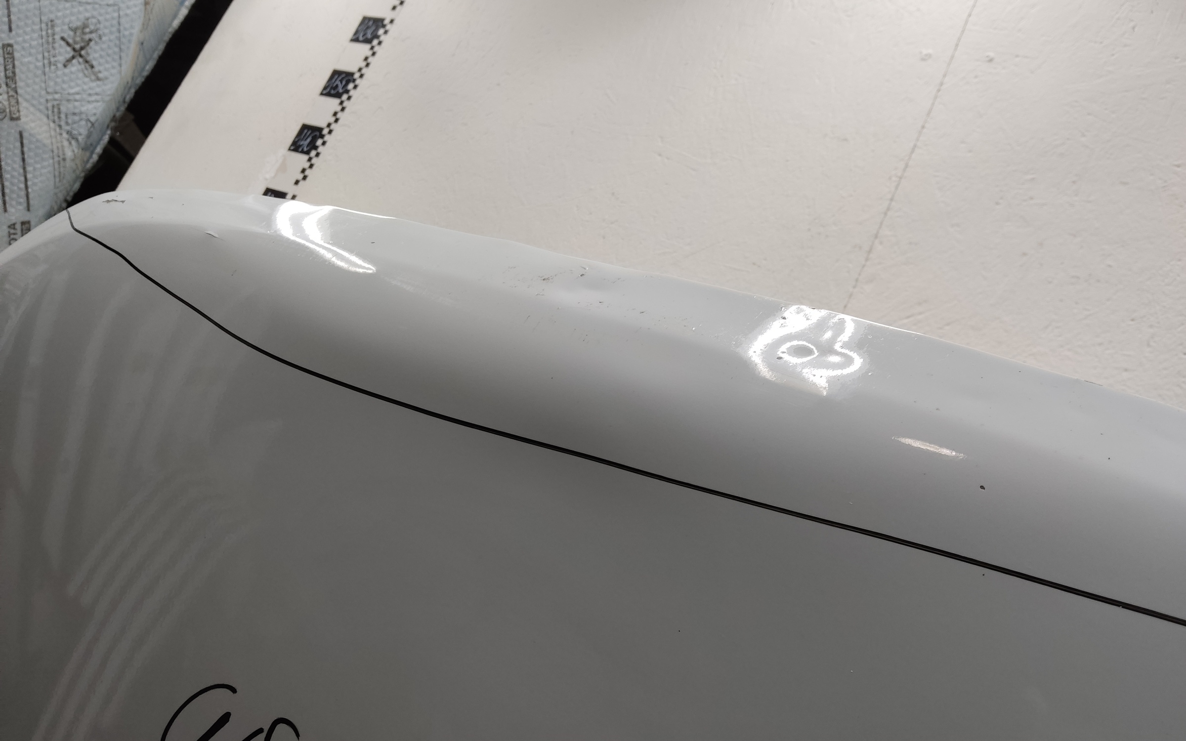 Капот Lada Vesta