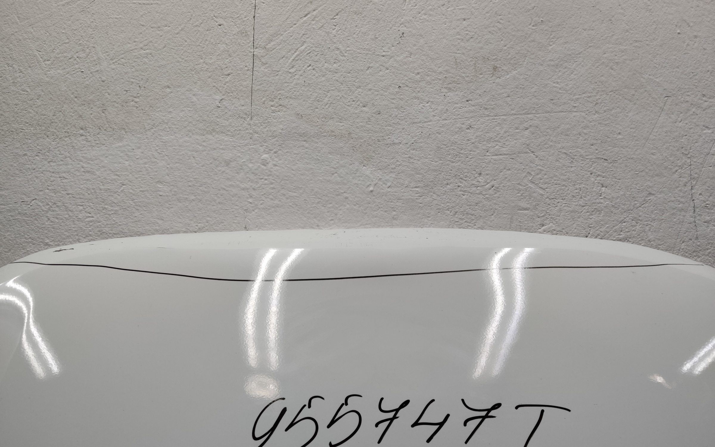 Капот Lada Vesta