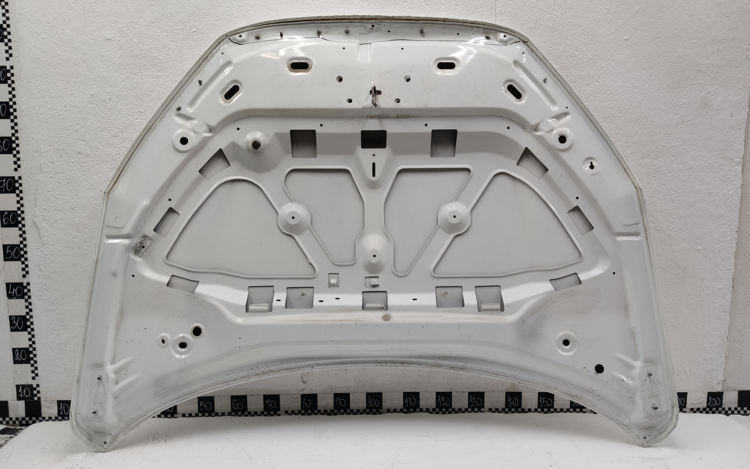 Капот Lada Vesta