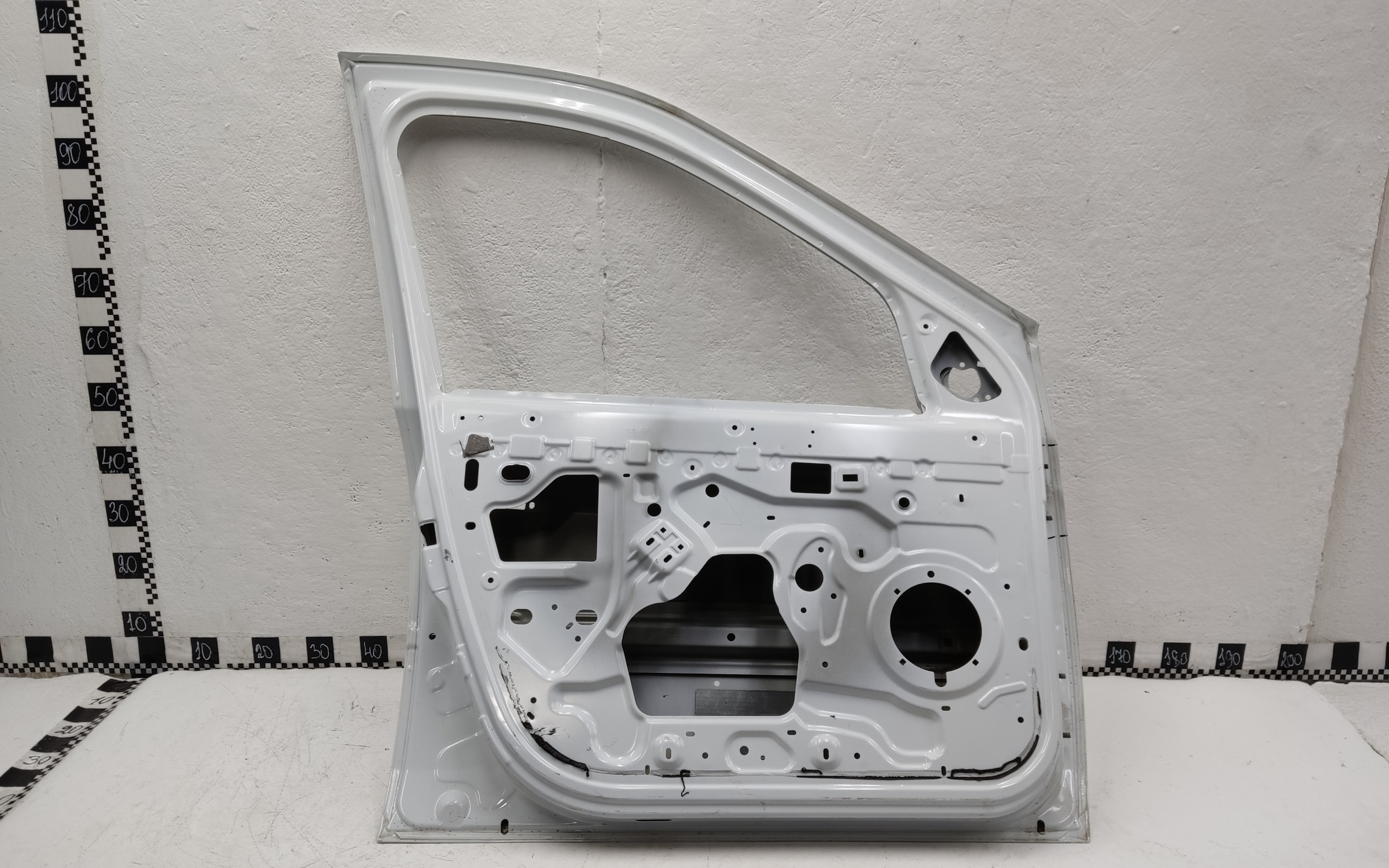 Дверь передняя левая Lada Largus 1 Restail под накладку