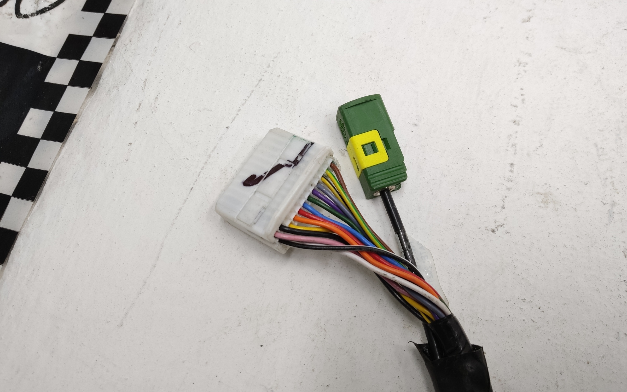 Зеркало левое Geely Tugella 14+1 контактов