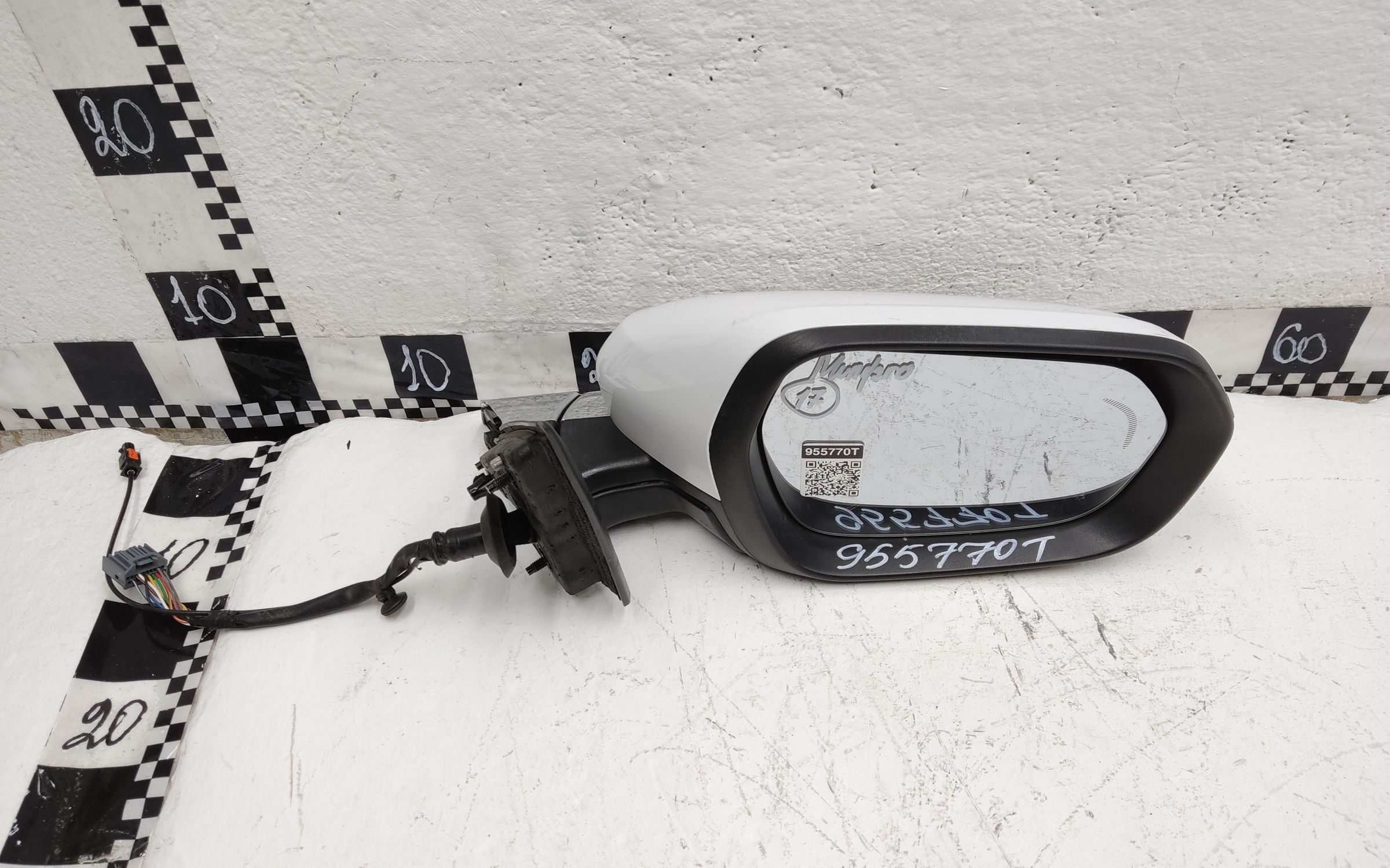 Зеркало правое Geely Monjaro 11+1 контактов