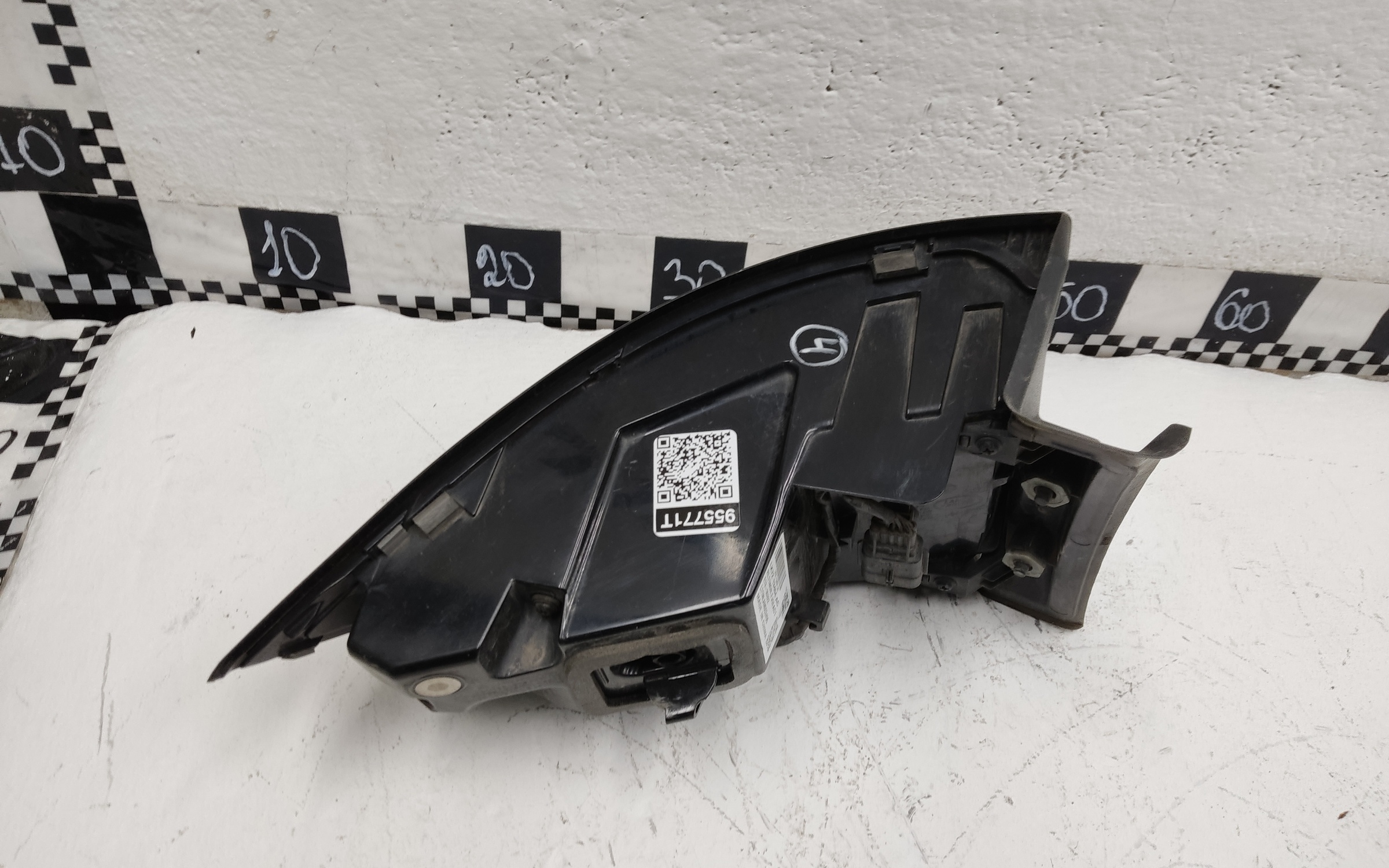 Фонарь задний правый наружный Land Rover Discovery Sport Restail LED