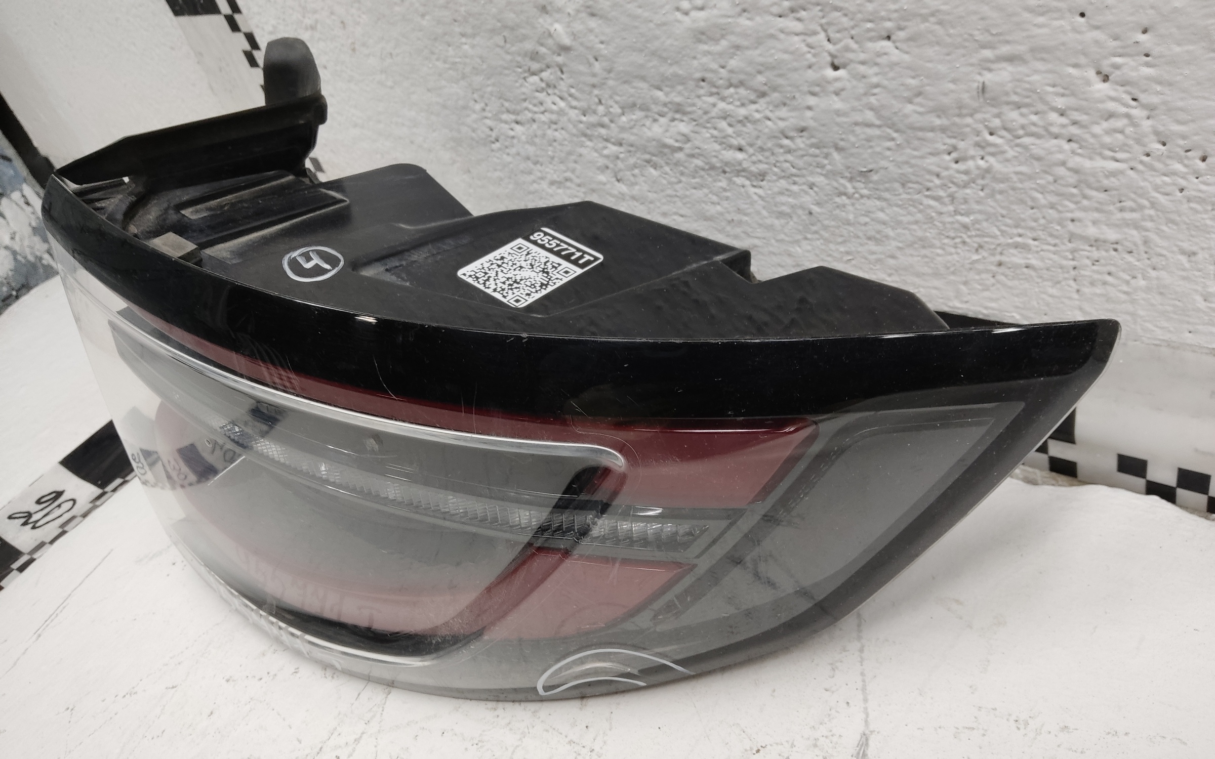 Фонарь задний правый наружный Land Rover Discovery Sport Restail LED