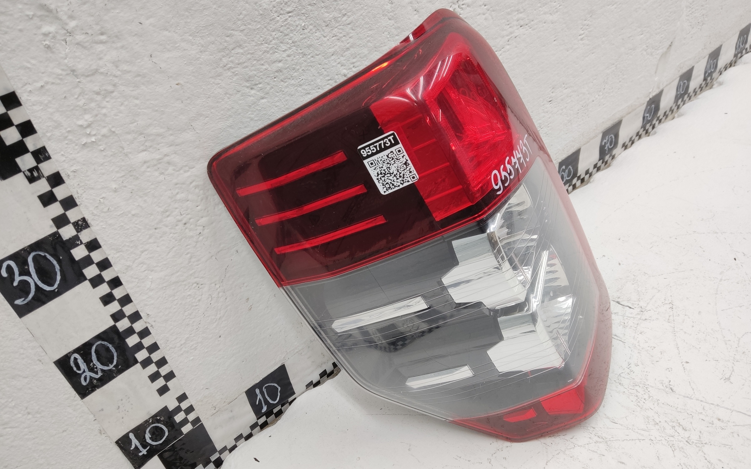 Фонарь задний левый Mitsubishi L200 5 Restail