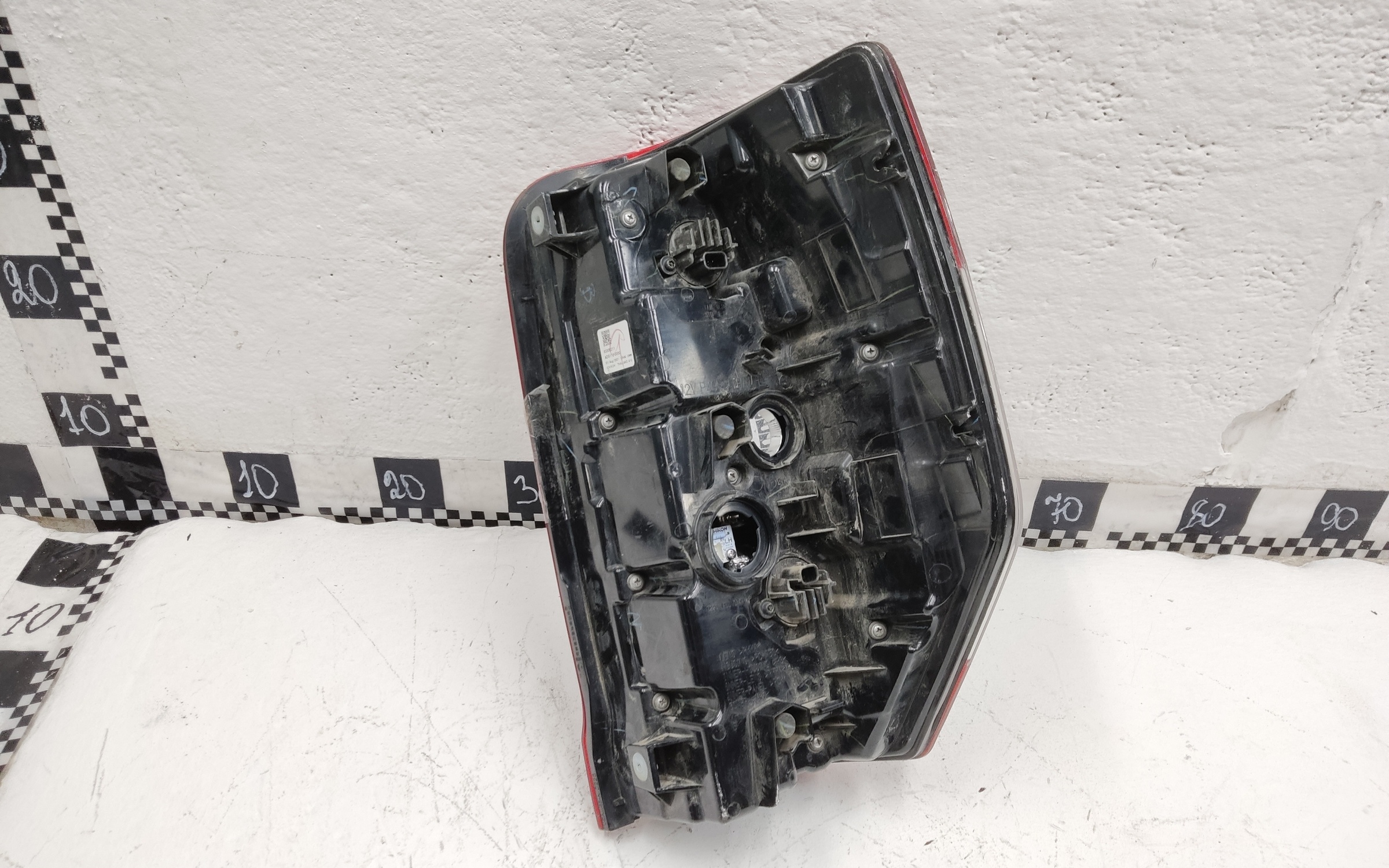 Фонарь задний левый Mitsubishi L200 5 Restail