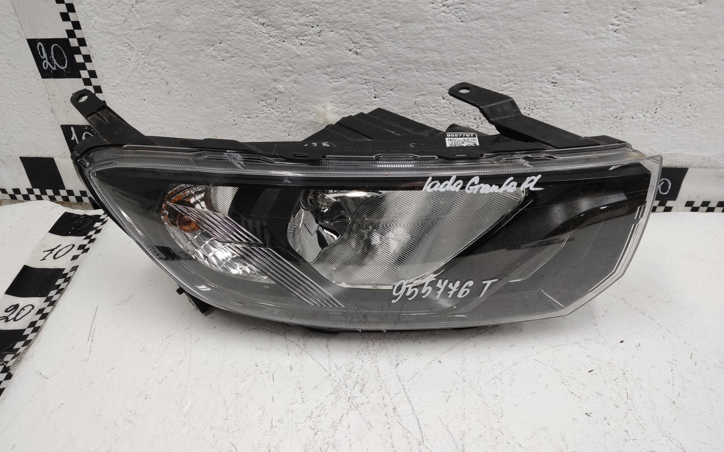 Фара передняя правая Lada Granta 1 Restail галоген