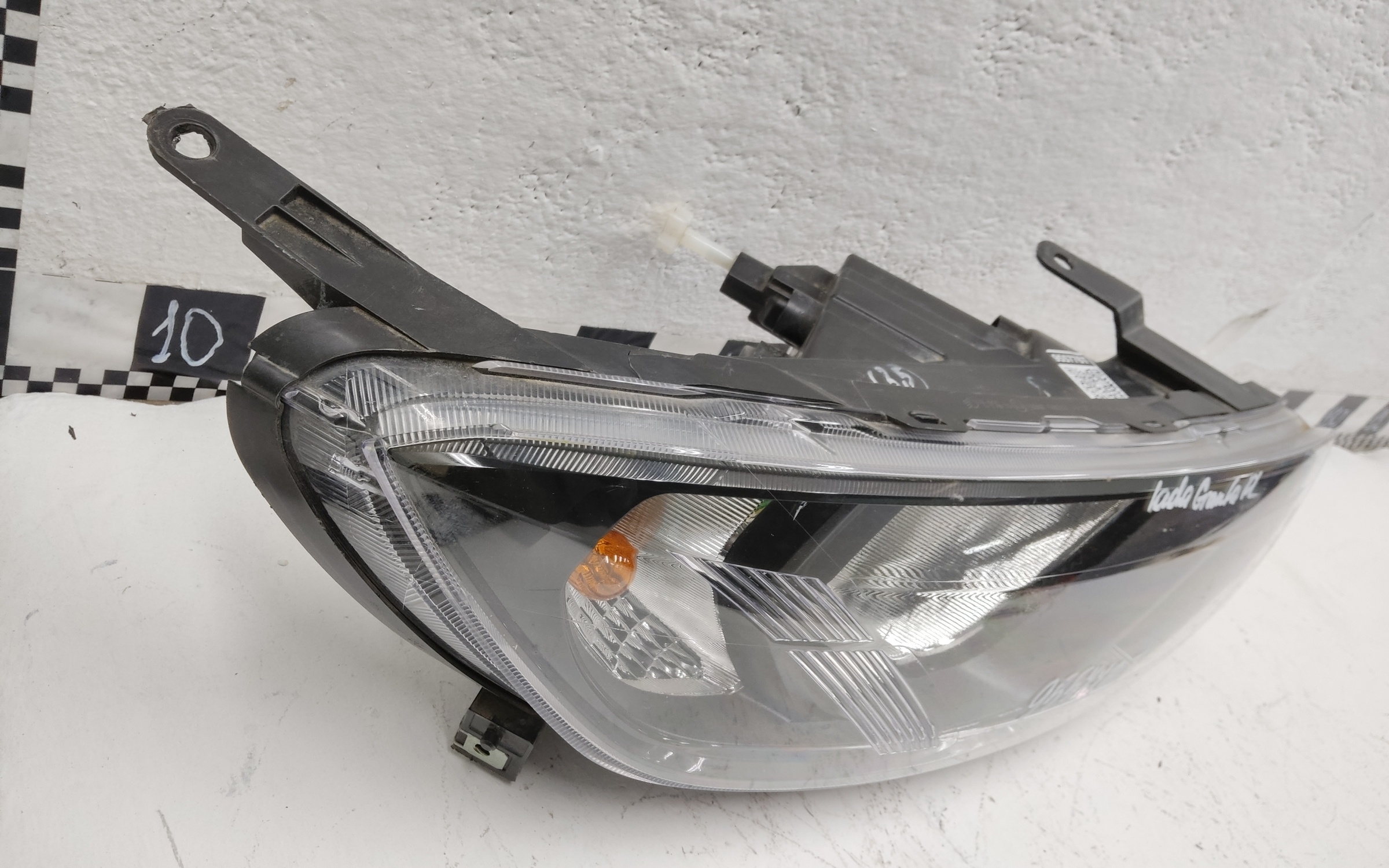 Фара передняя правая Lada Granta 1 Restail галоген