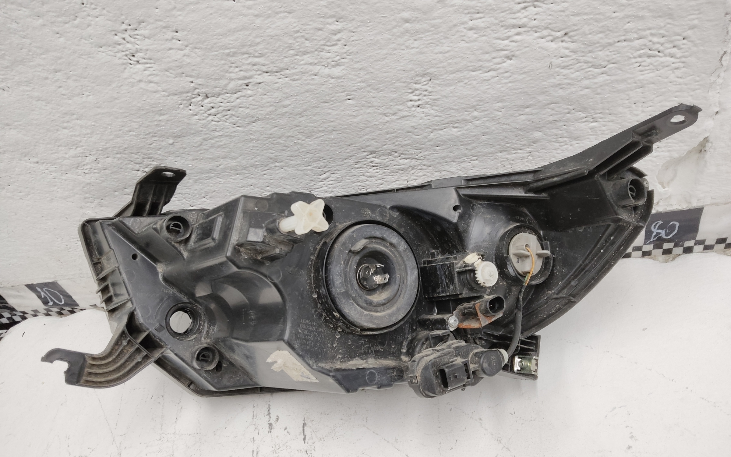 Фара передняя правая Lada Granta 1 Restail галоген