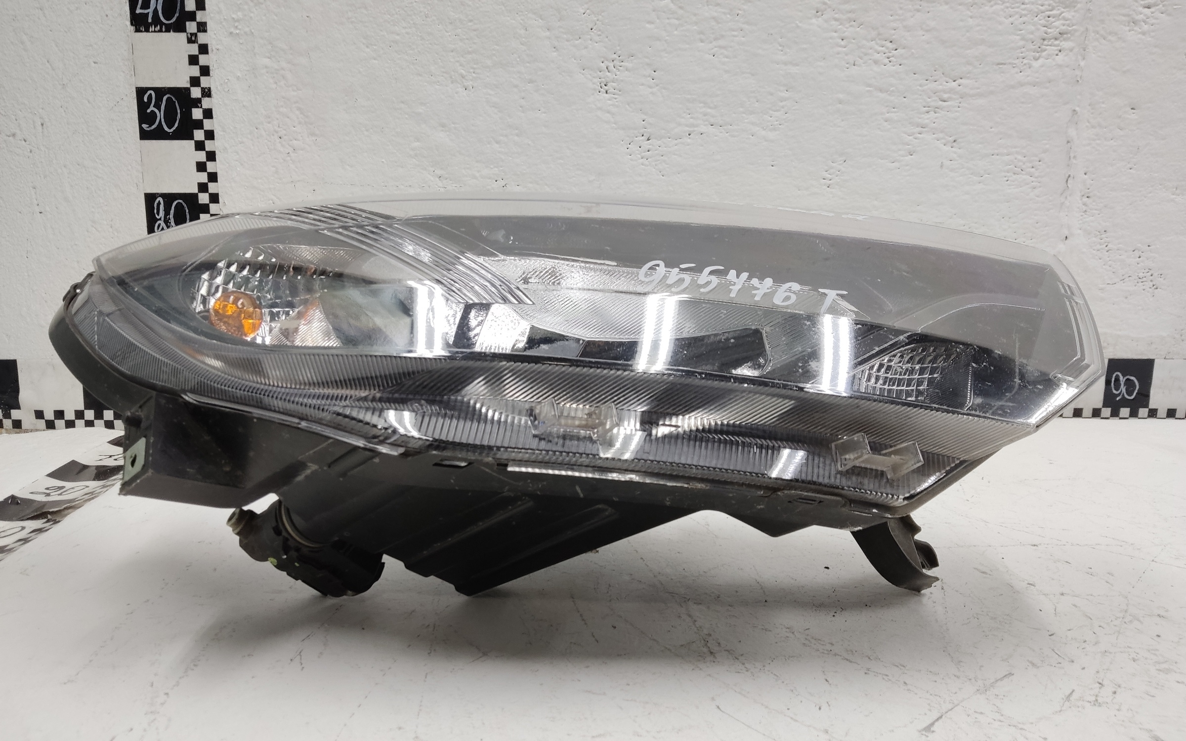 Фара передняя правая Lada Granta 1 Restail галоген