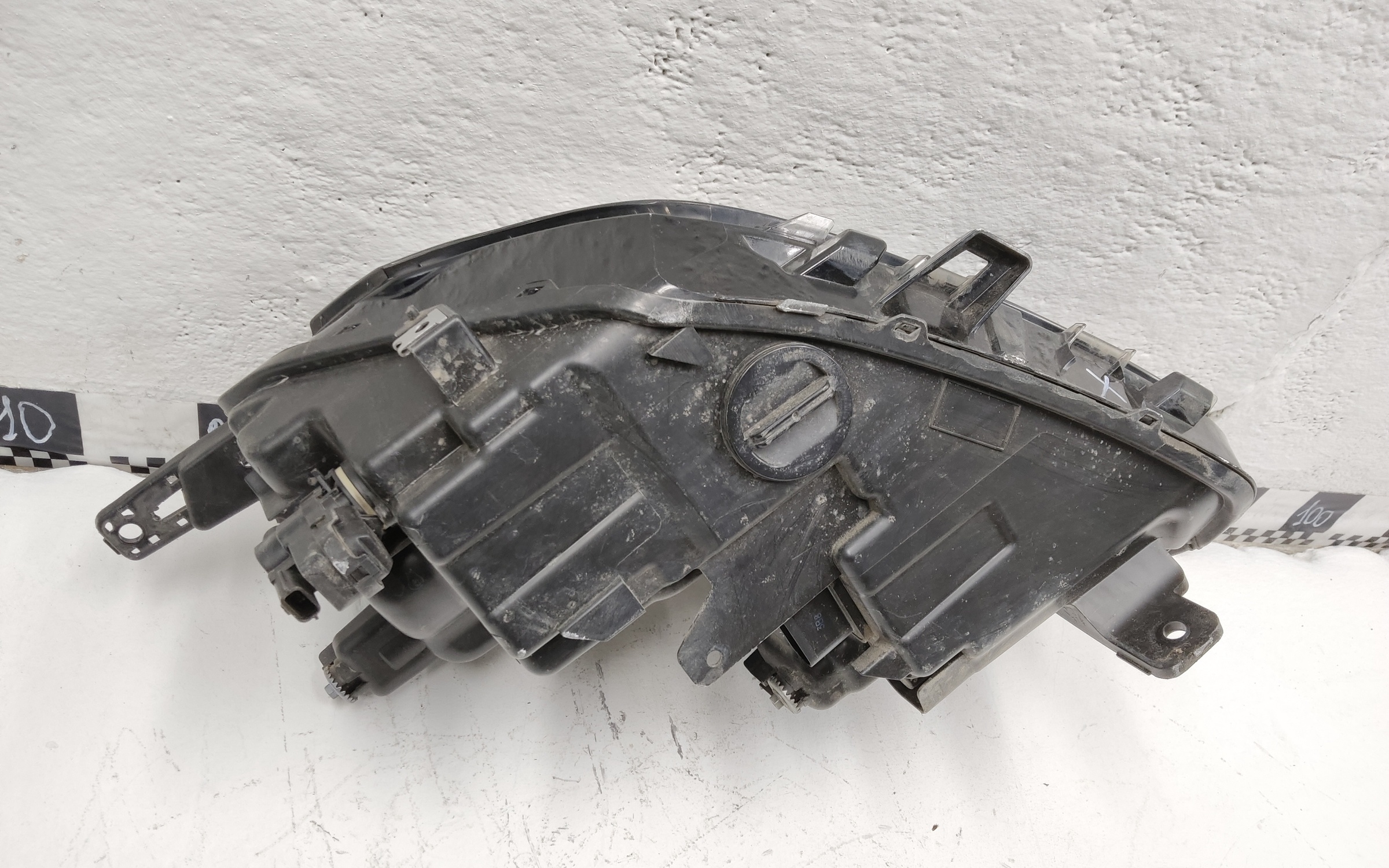 Фара передняя правая Geely Coolray LED