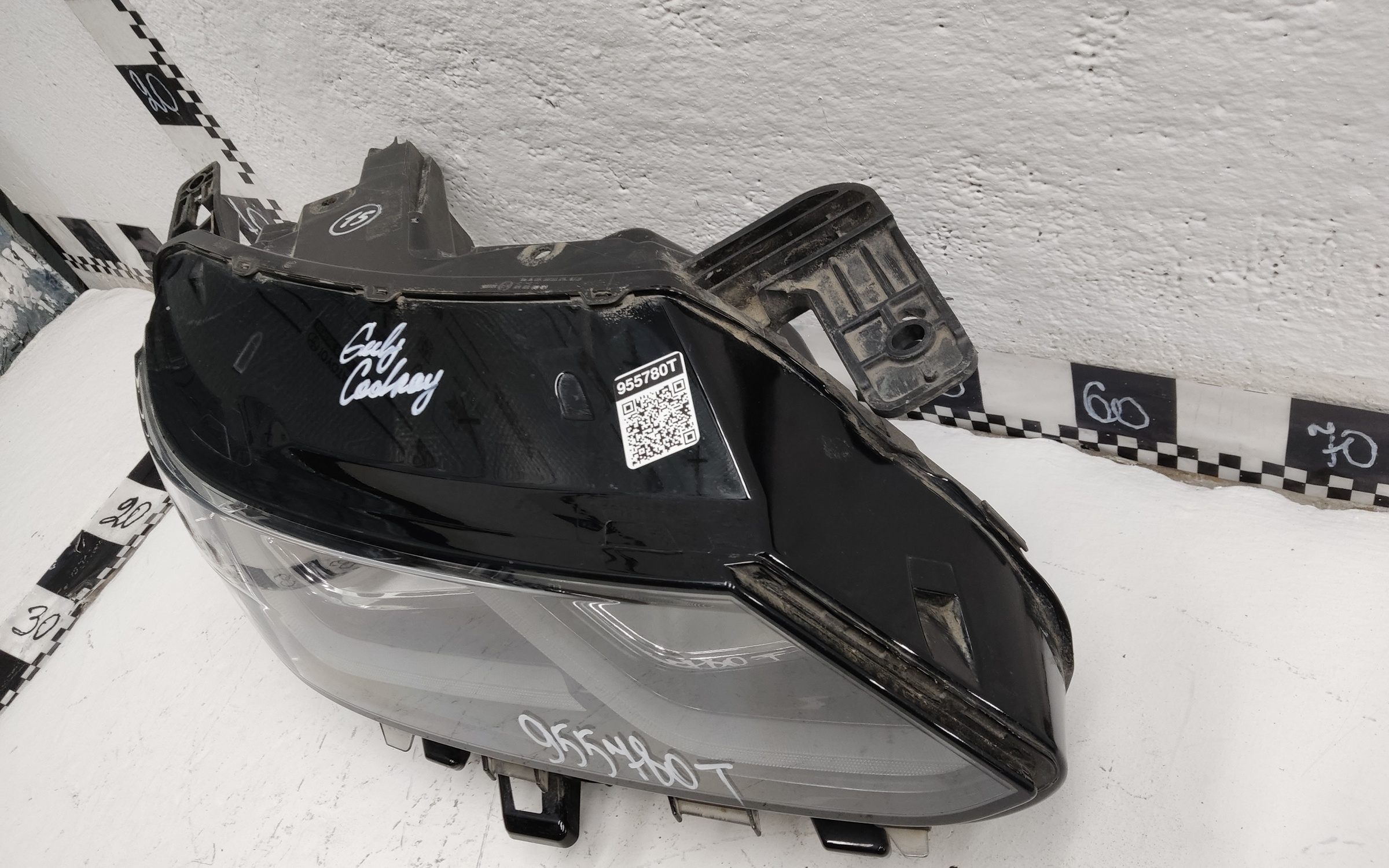 Фара передняя правая Geely Coolray LED