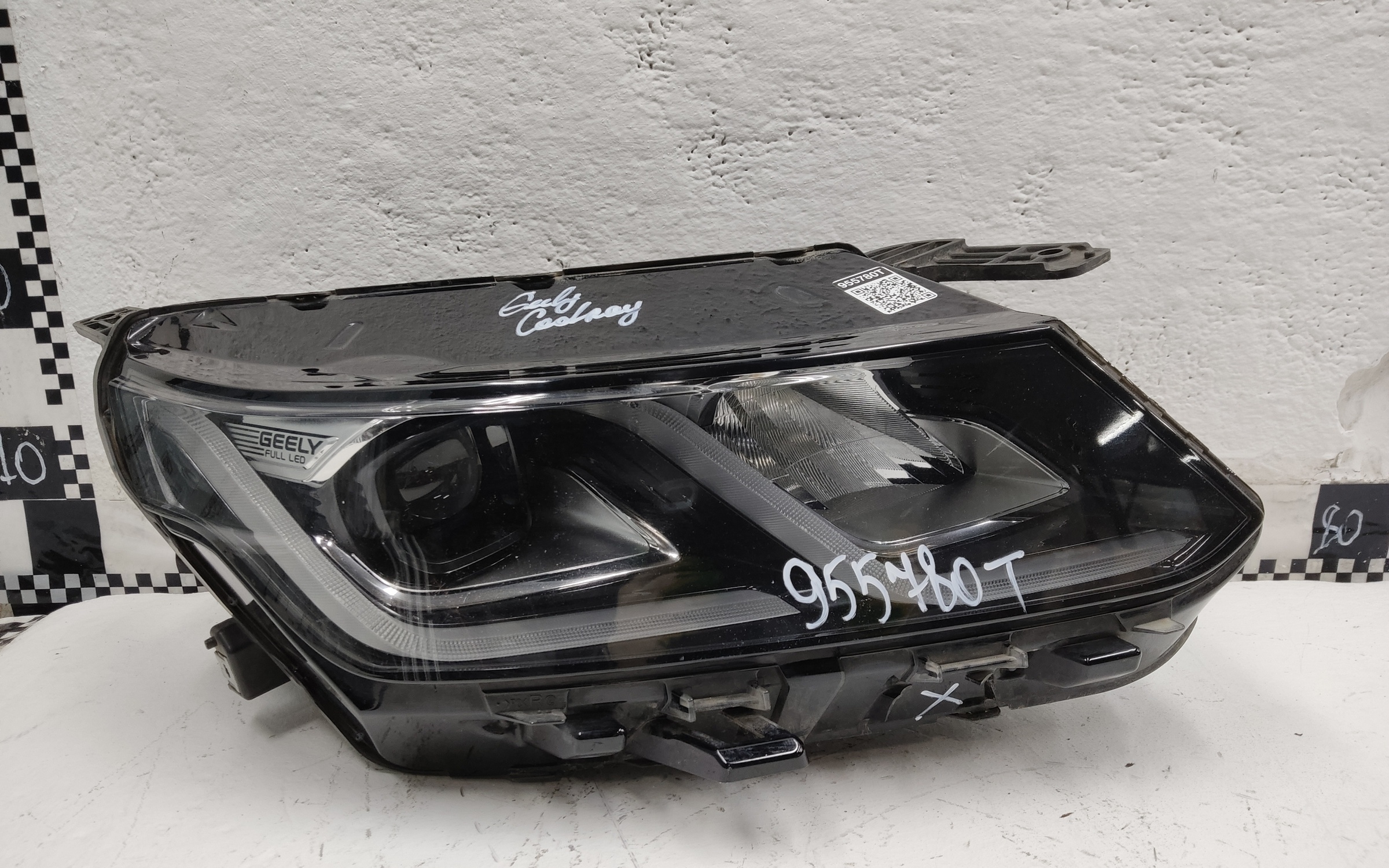Фара передняя правая Geely Coolray LED