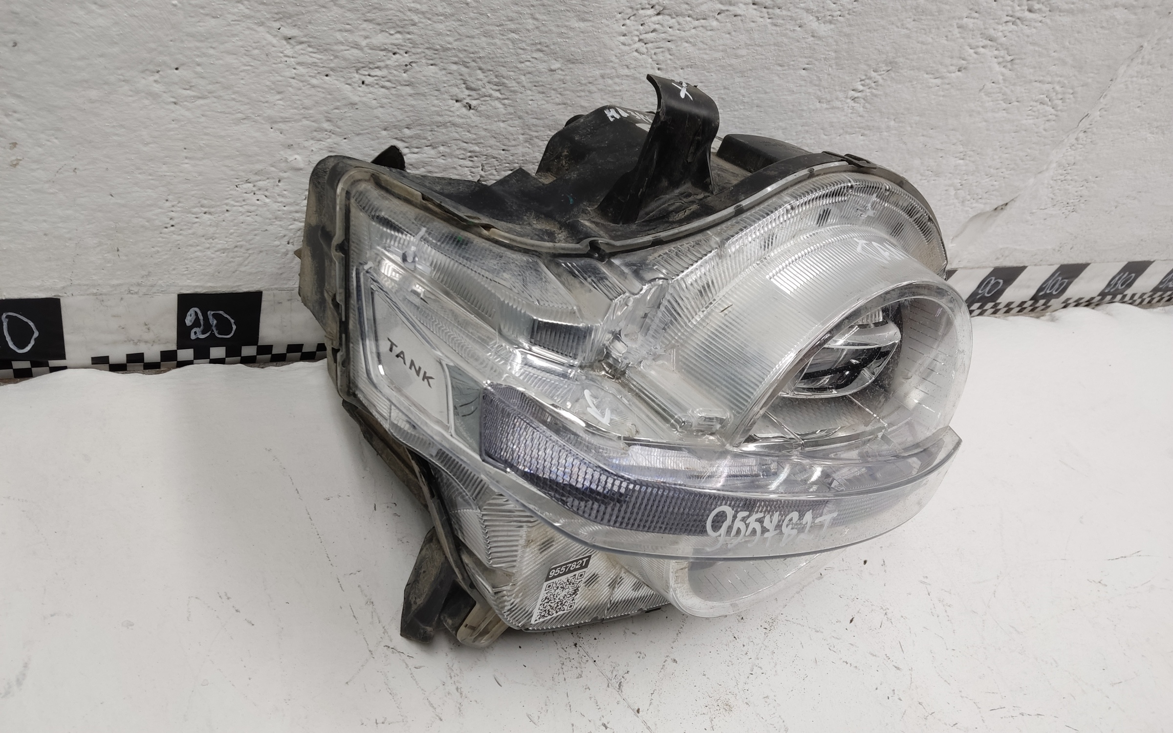 Фара передняя правая Tank 300 LED