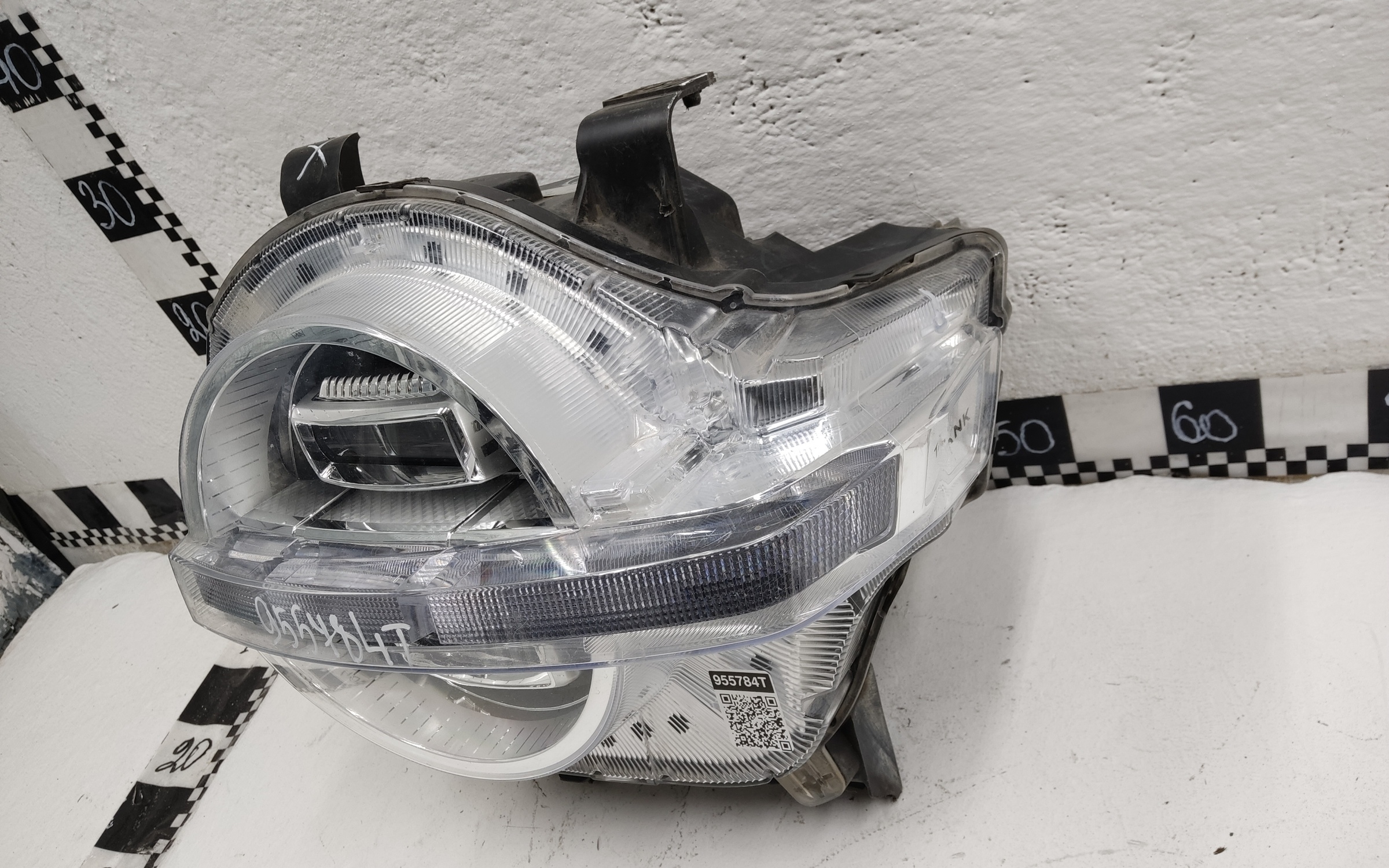 Фара передняя левая Tank 300 LED