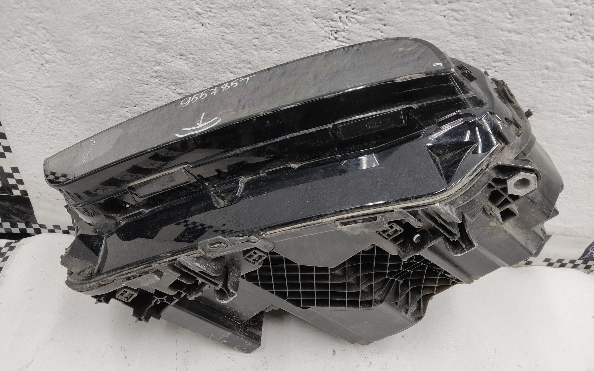 Фара передняя левая BMW X7 G07 Restail LED