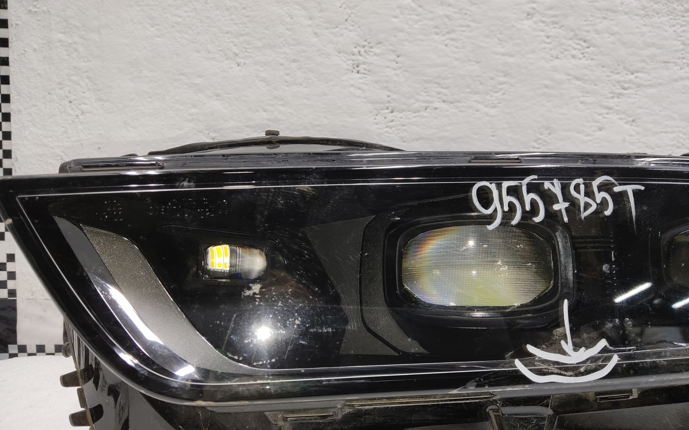 Фара передняя левая BMW X7 G07 Restail LED