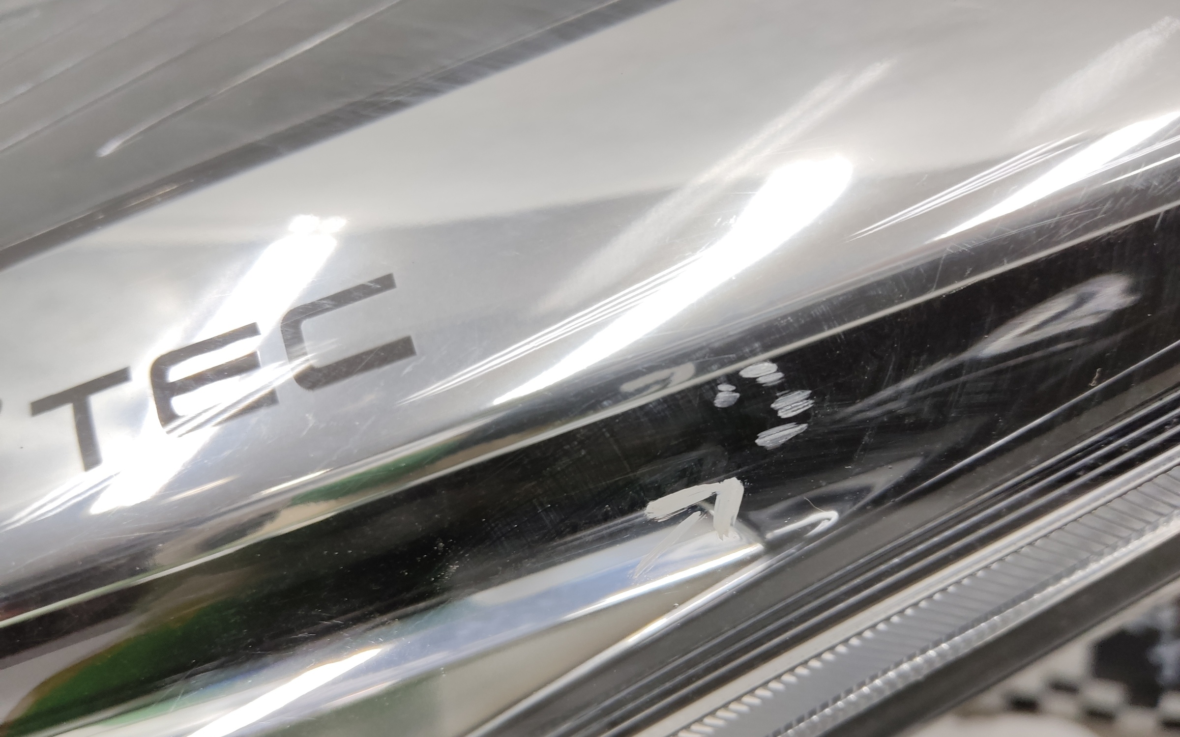 Фара передняя левая Chery Tiggo 4 Pro  LED