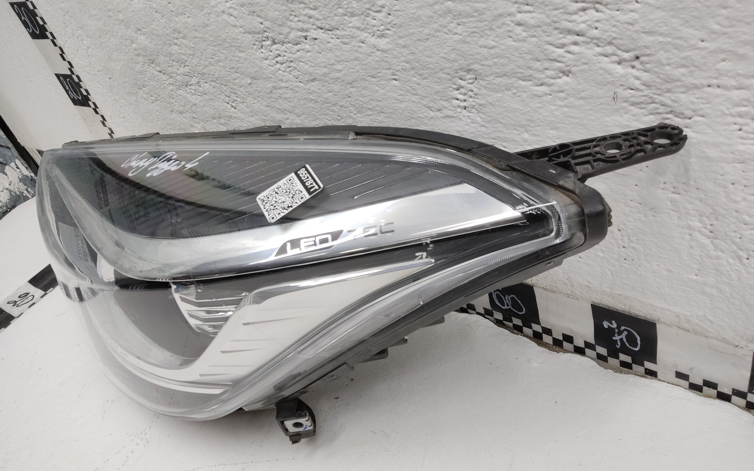 Фара передняя левая Chery Tiggo 4 Pro  LED