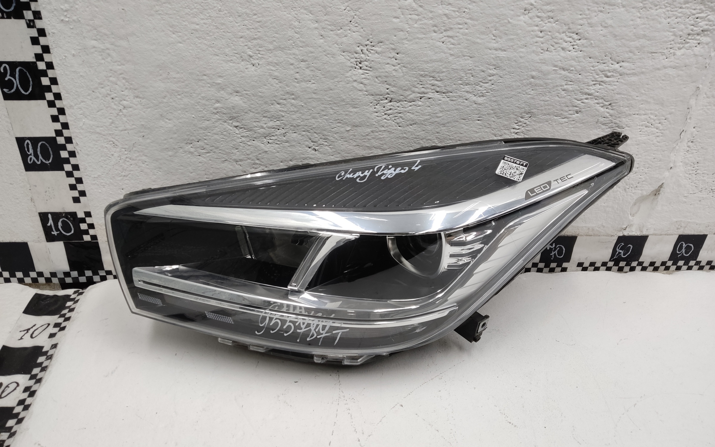 Фара передняя левая Chery Tiggo 4 Pro  LED