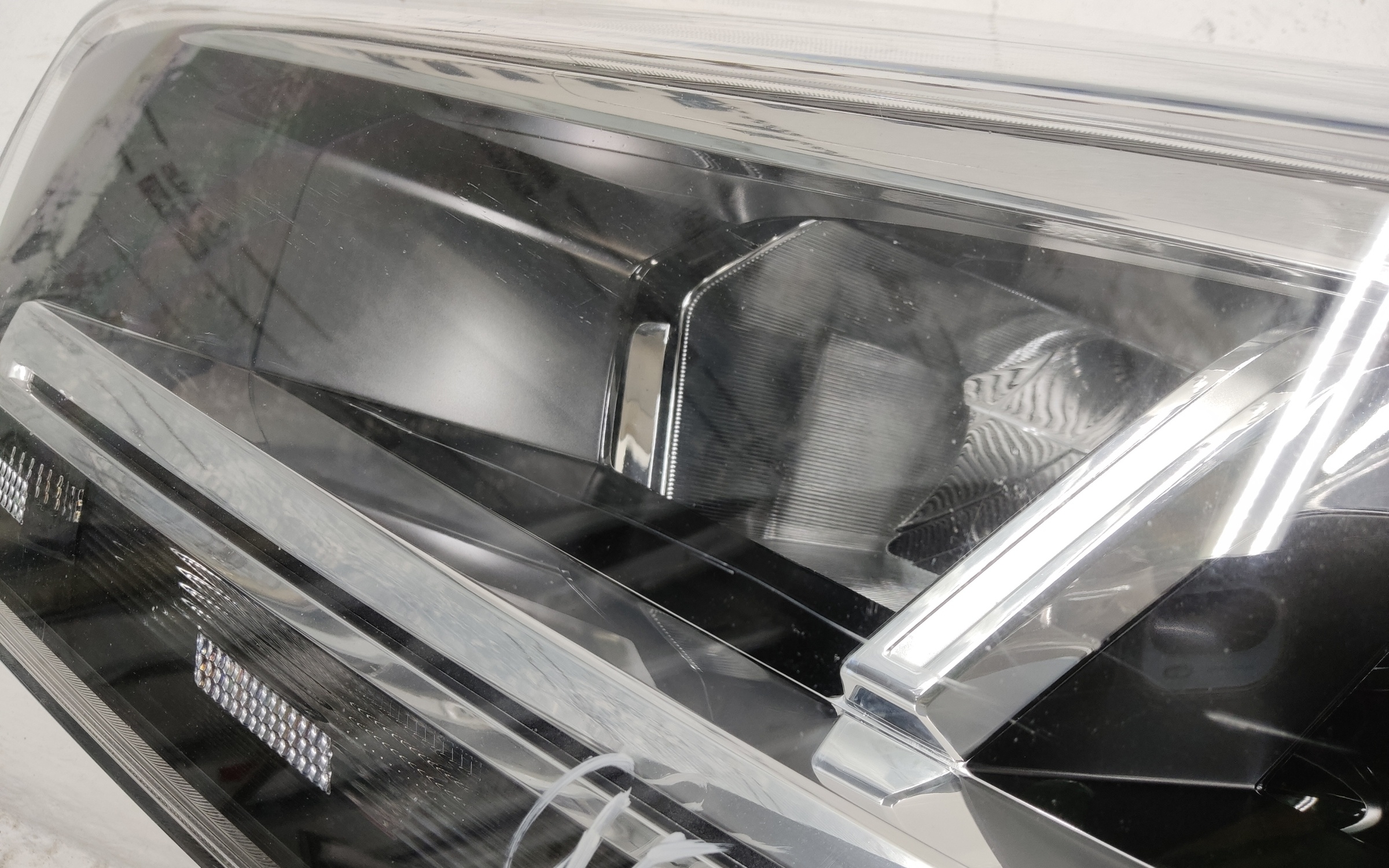 Фара передняя левая Chery Tiggo 4 Pro  LED