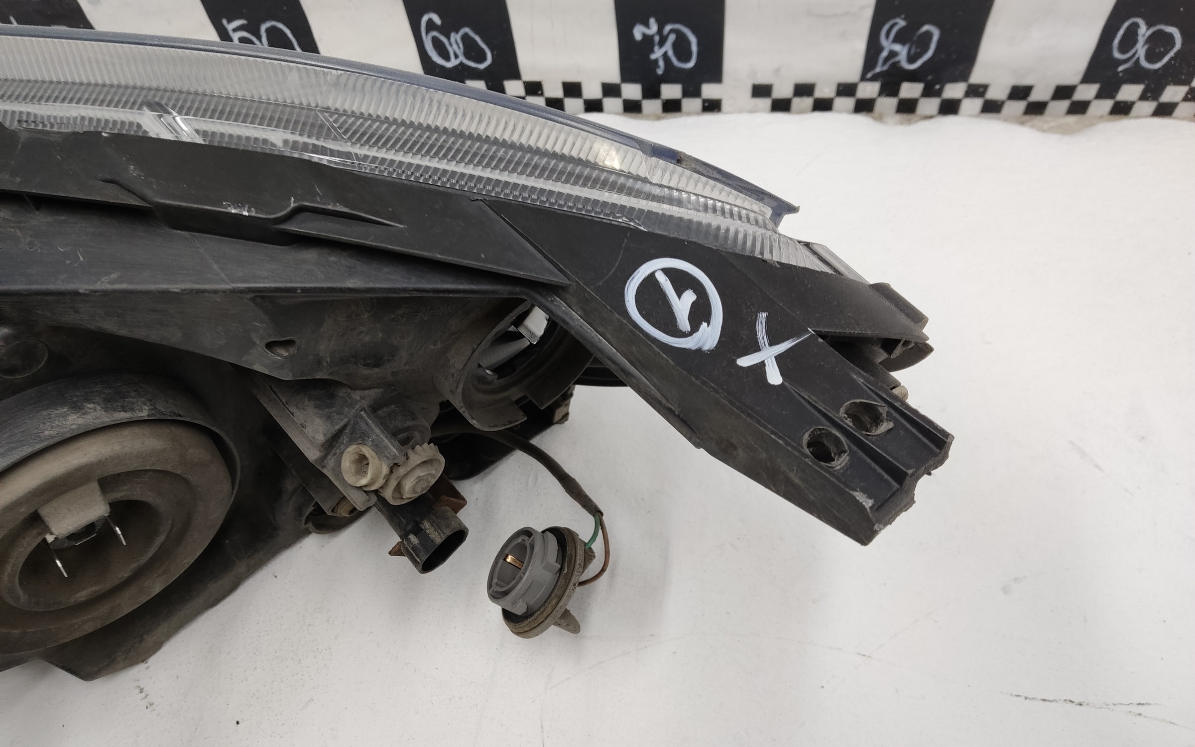 Фара передняя правая Lada Granta 1 Restail галоген