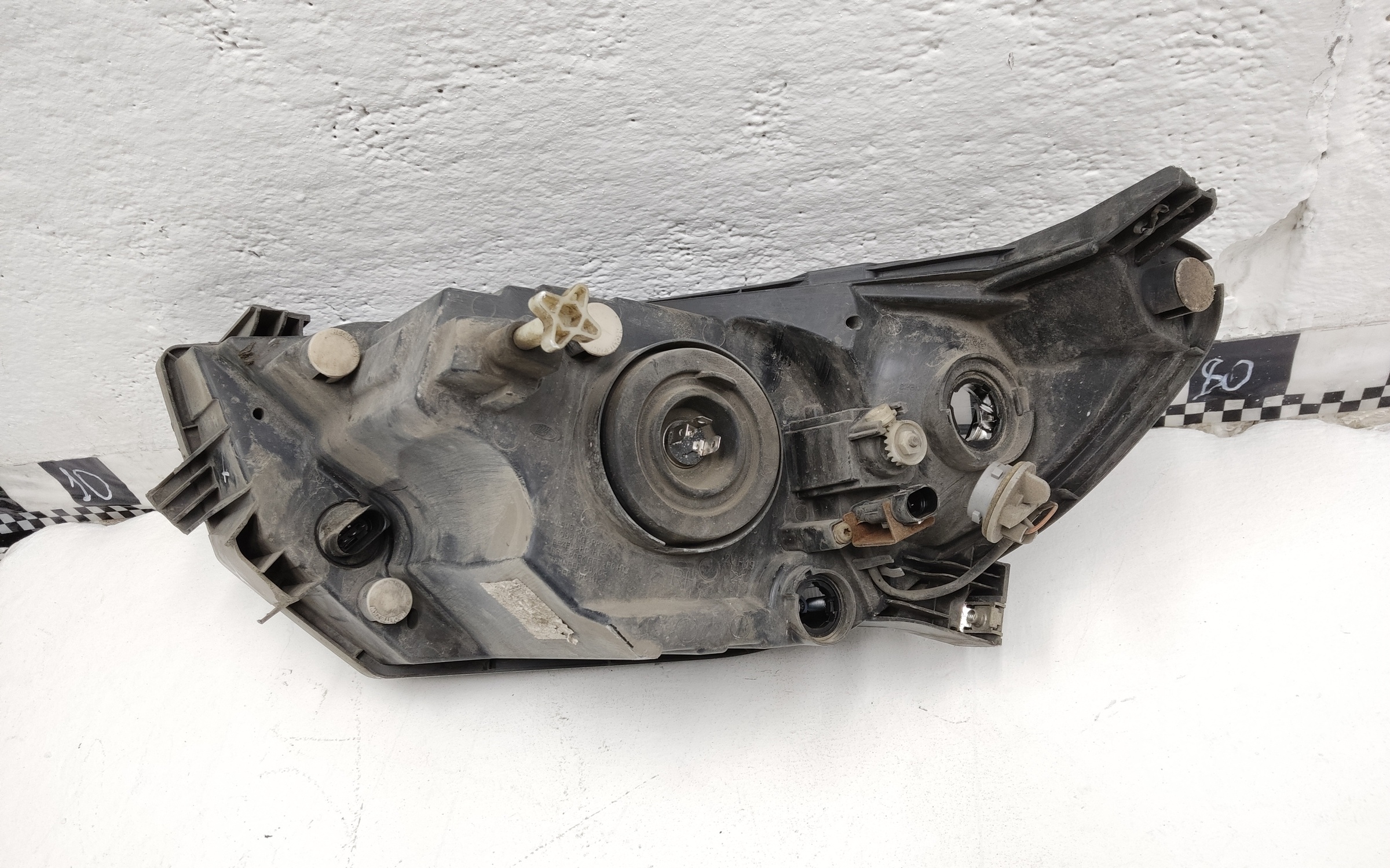 Фара передняя правая Lada Granta 1 Restail галоген